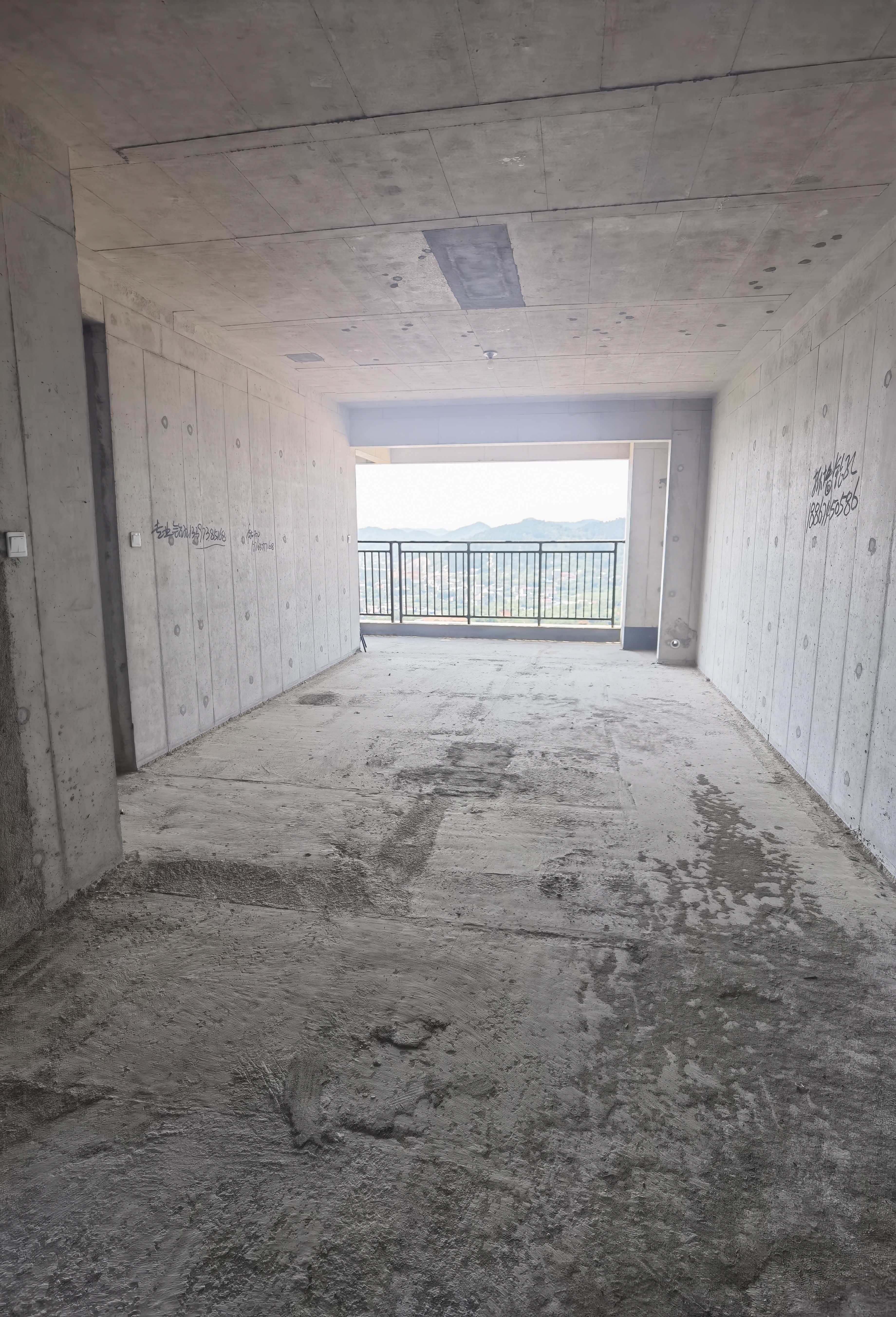 凯越湘中府 4室2厅2卫 73.8万 凯越湘中府 4室2厅2卫 73.8万客厅