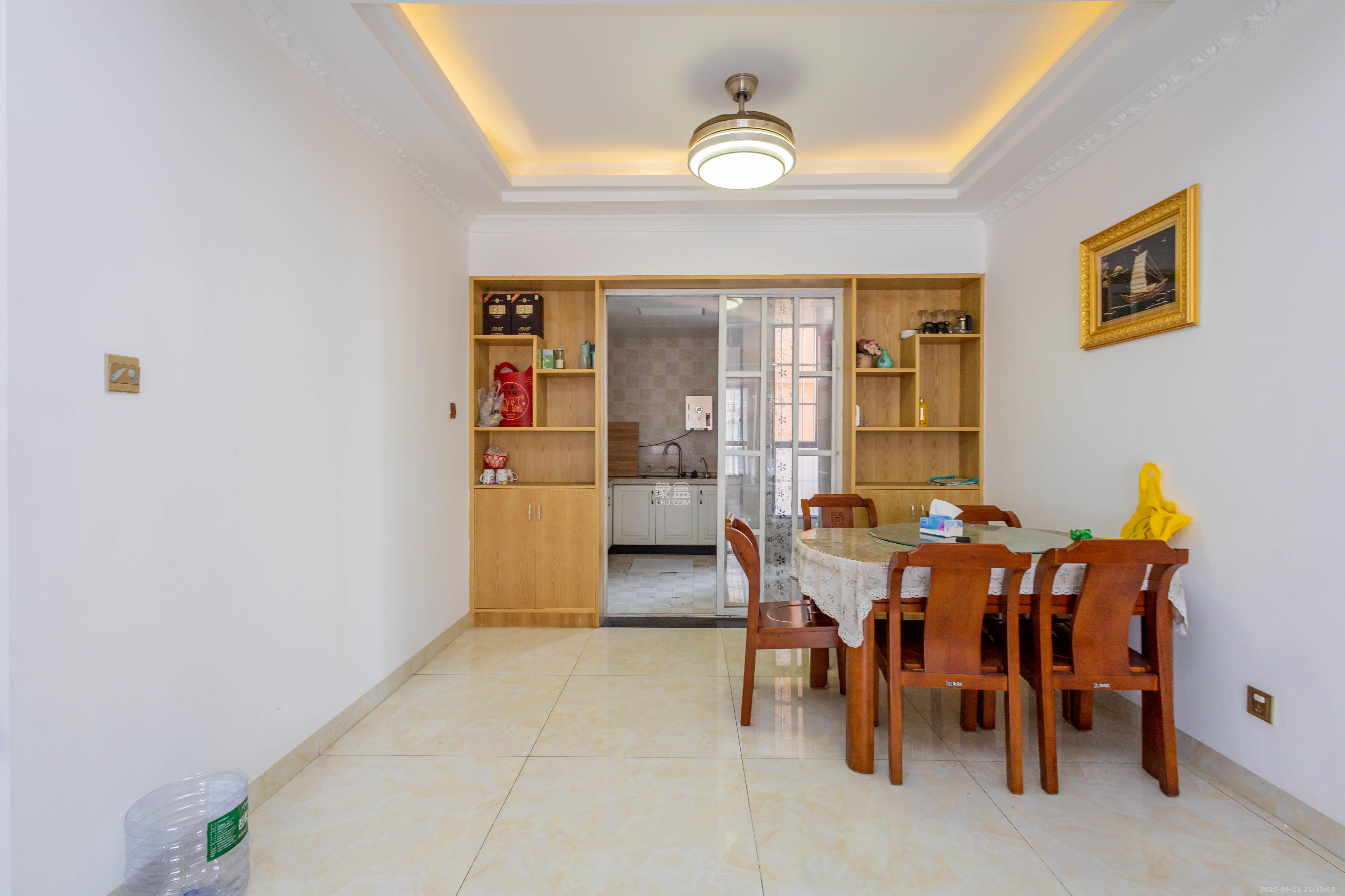 紫华郡 4室2厅2卫 89.8万 紫华郡 4室2厅2卫 89.8万客厅