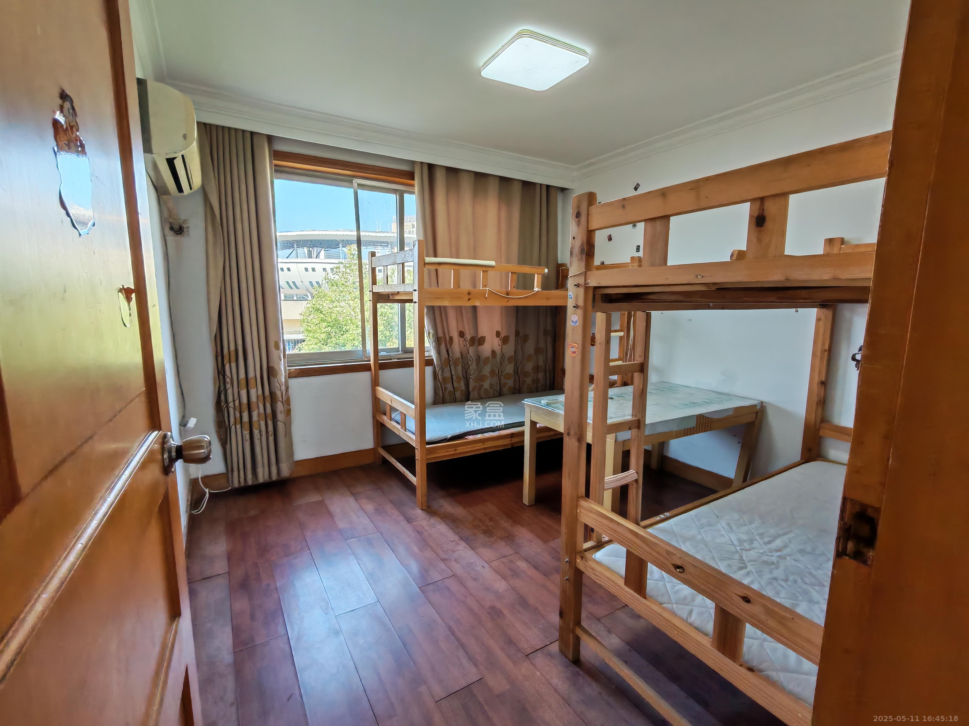 体育局宿舍  2室1厅1卫    2200.0元/月室内图