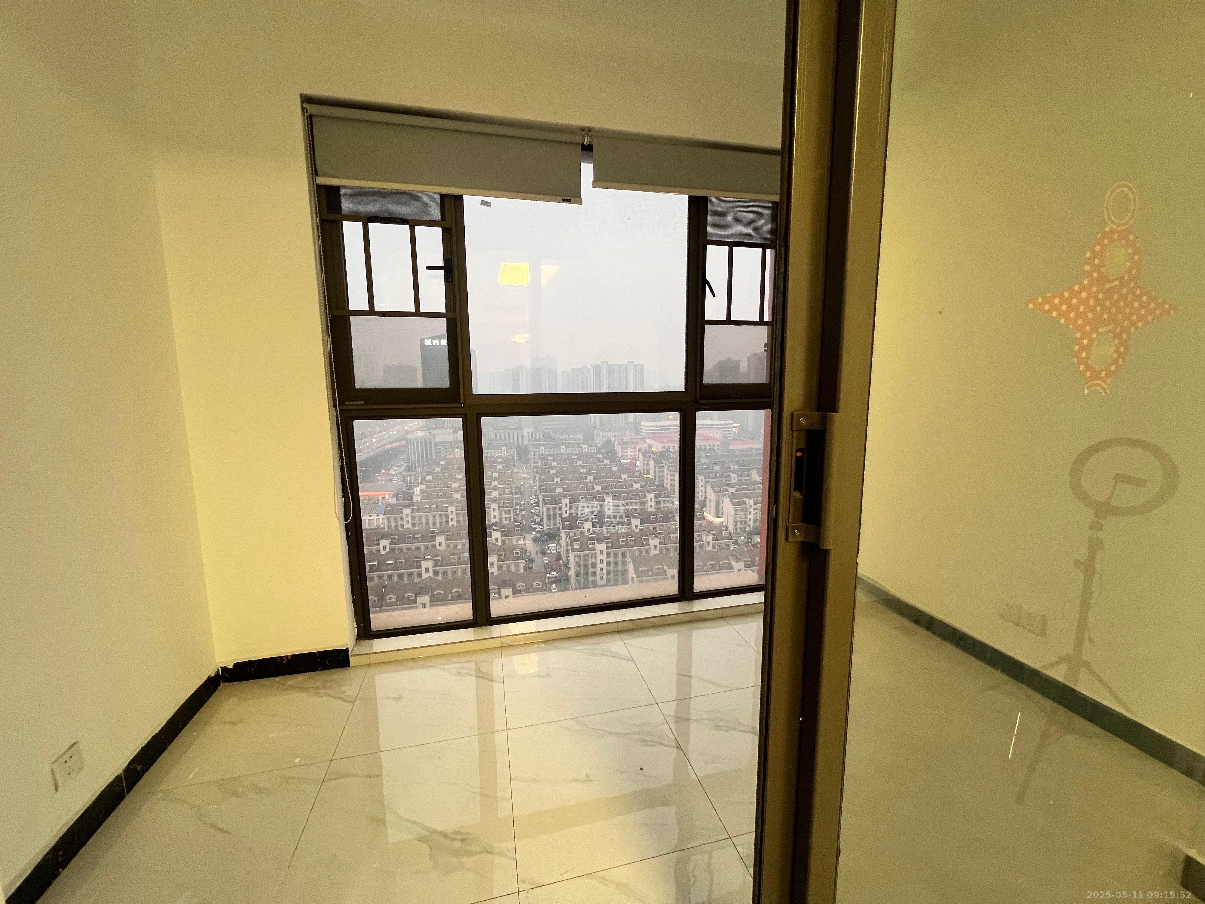 华晨国际公馆  2室2厅1卫    3380.0元/月 华晨国际公馆  2室2厅1卫    3380.0元/月室内图1