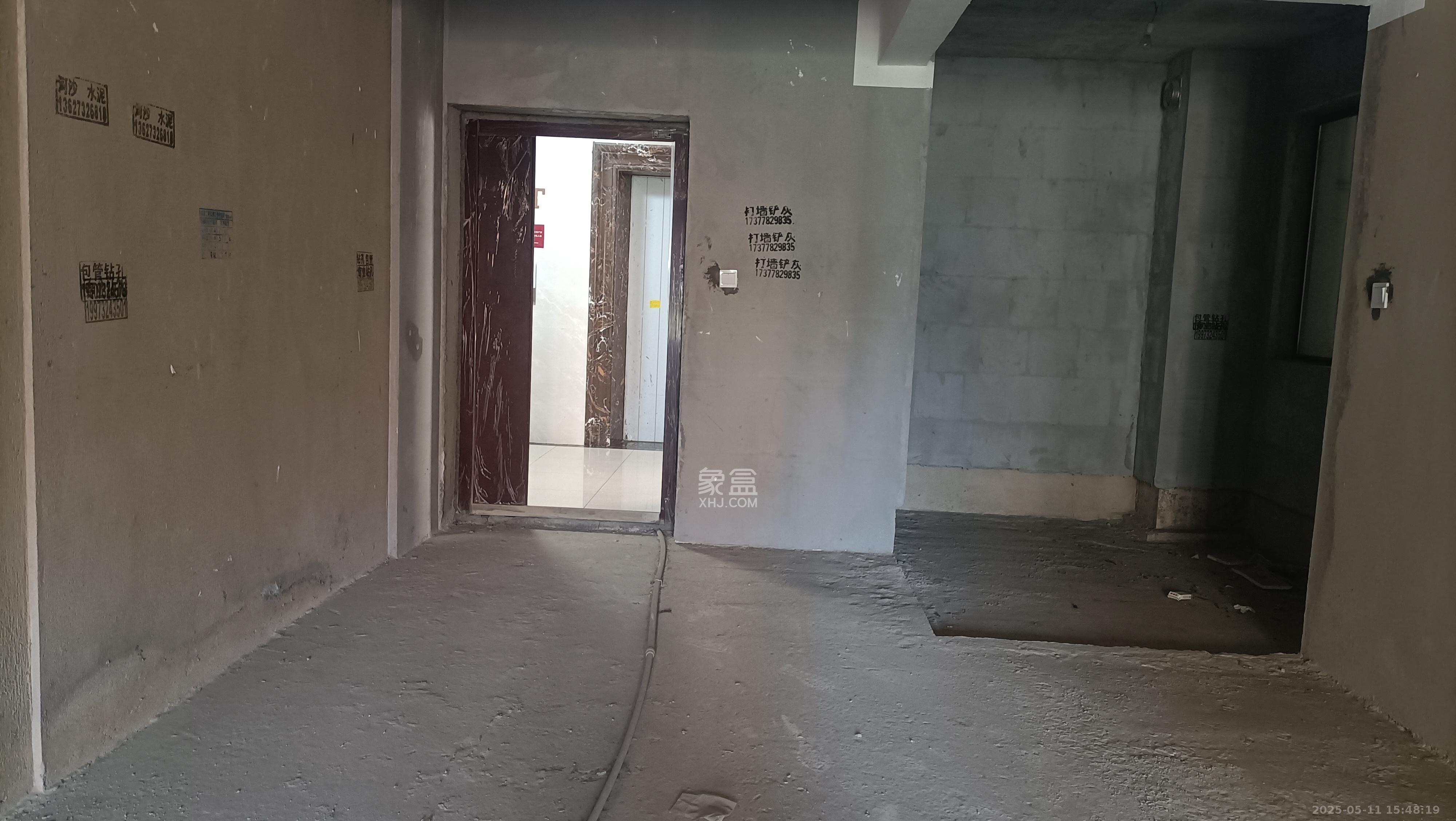 湾田九华湖畔壹号 4室2厅1卫 68.0万 湾田九华湖畔壹号 4室2厅1卫 68.0万客厅