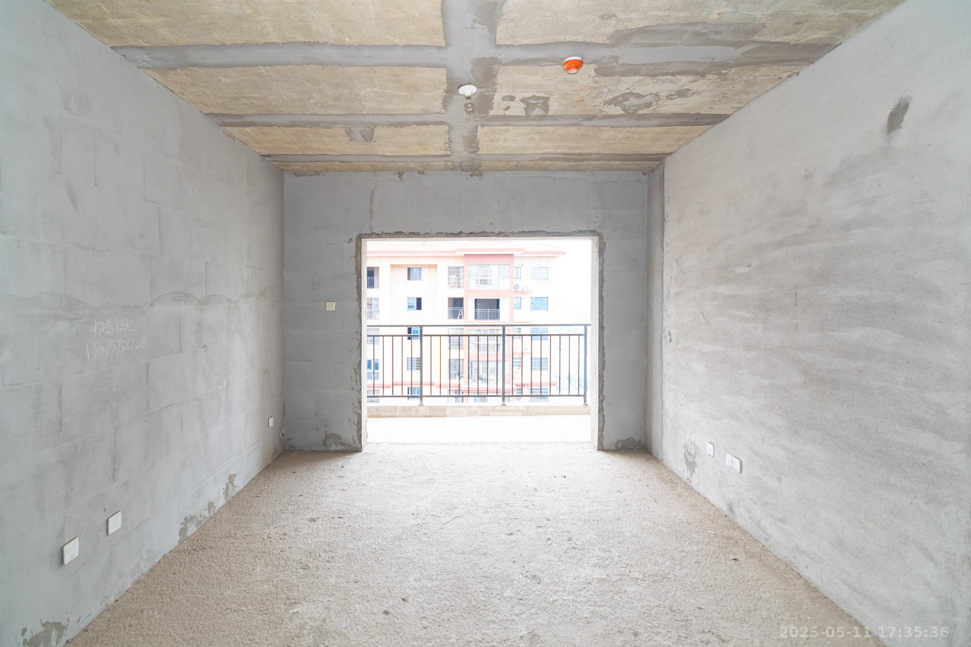 厚朴国际  1室0厅0卫    39.0万 厚朴国际  1室0厅0卫    39.0万客厅