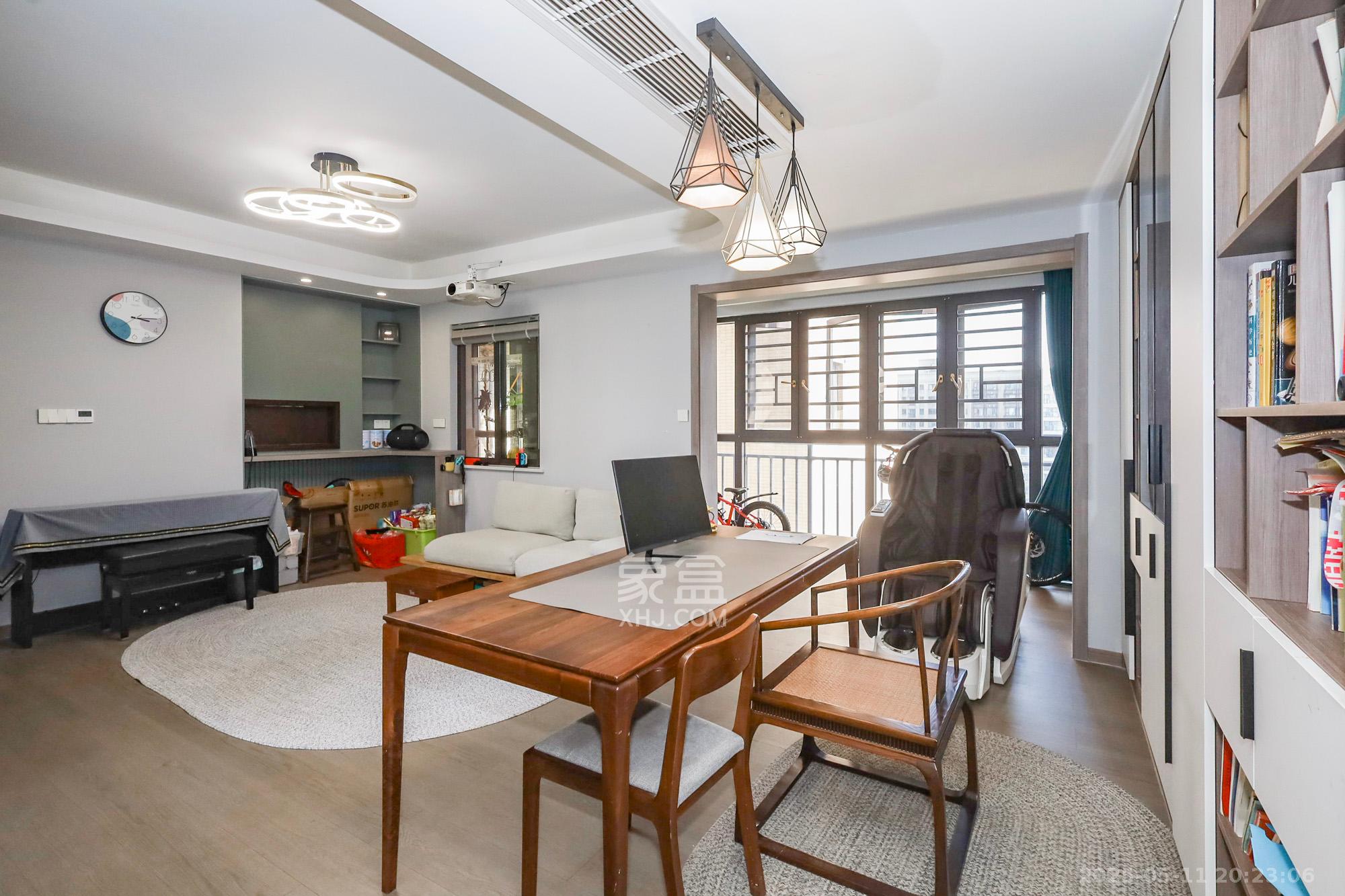 钰龙天下二期(钰龙佳园) 3室2厅2卫 230.0万 钰龙天下二期(钰龙佳园) 3室2厅2卫 230.0万客厅