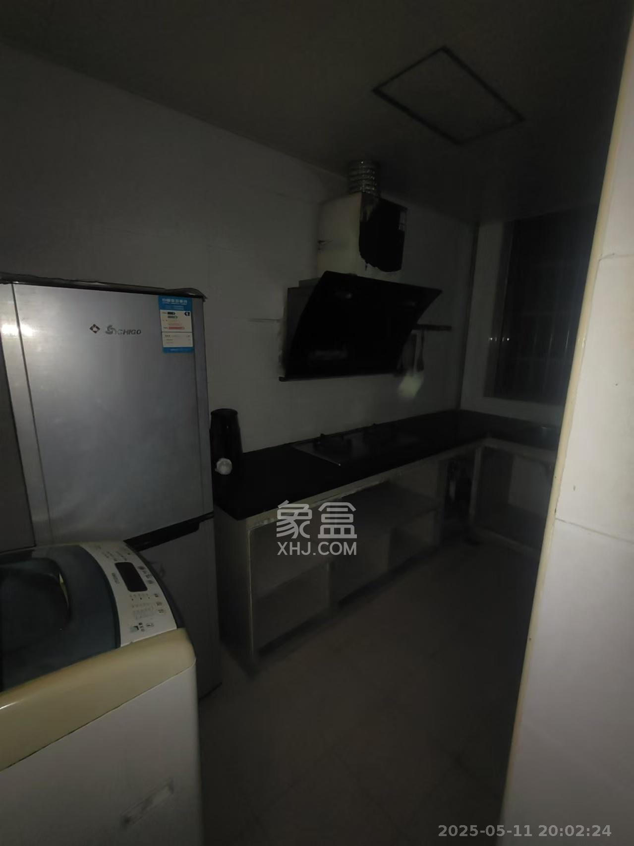 莲湖汽配城  3室2厅2卫    1800.0元/月 莲湖汽配城  3室2厅2卫    1800.0元/月室内图