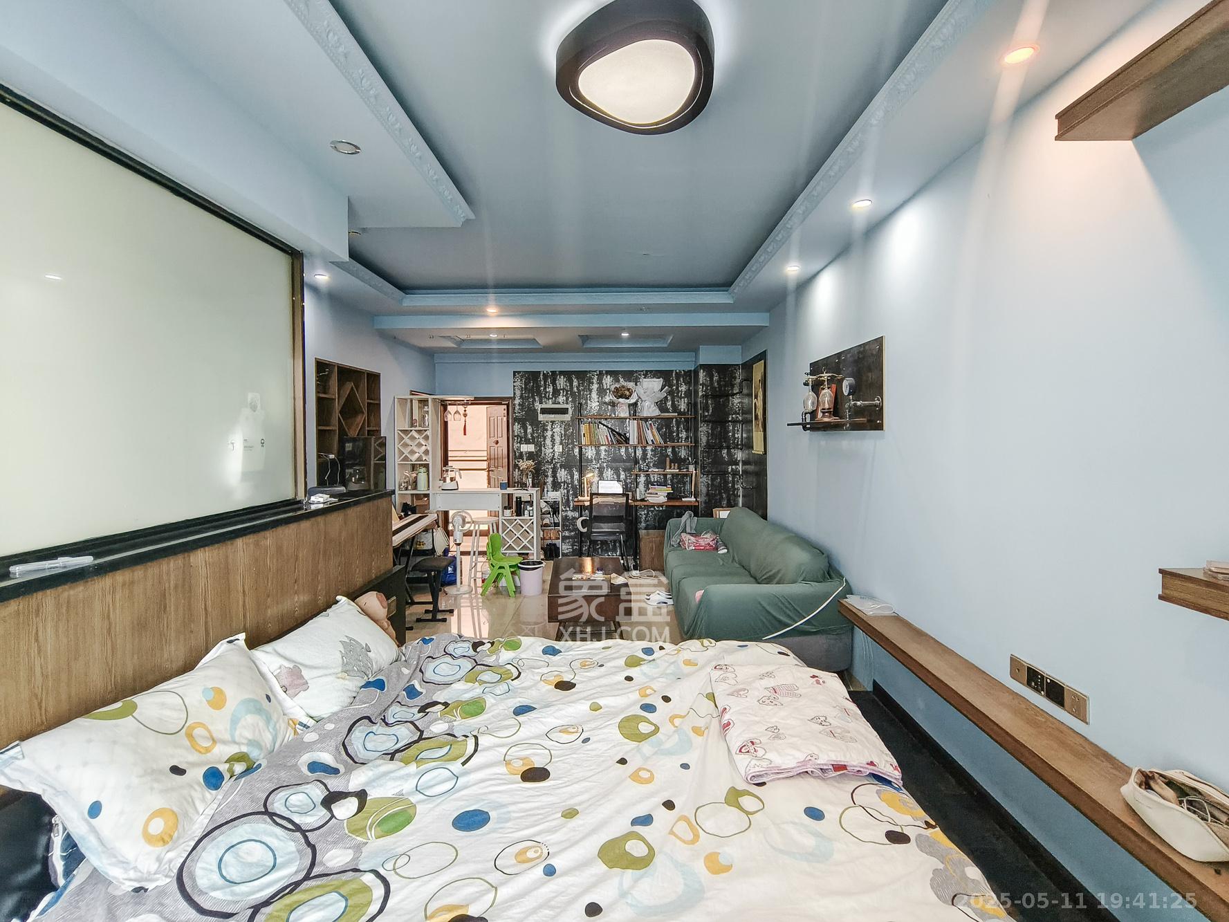 盛地尊域 1室1厅1卫 30.0万 盛地尊域 1室1厅1卫 30.0万卧室