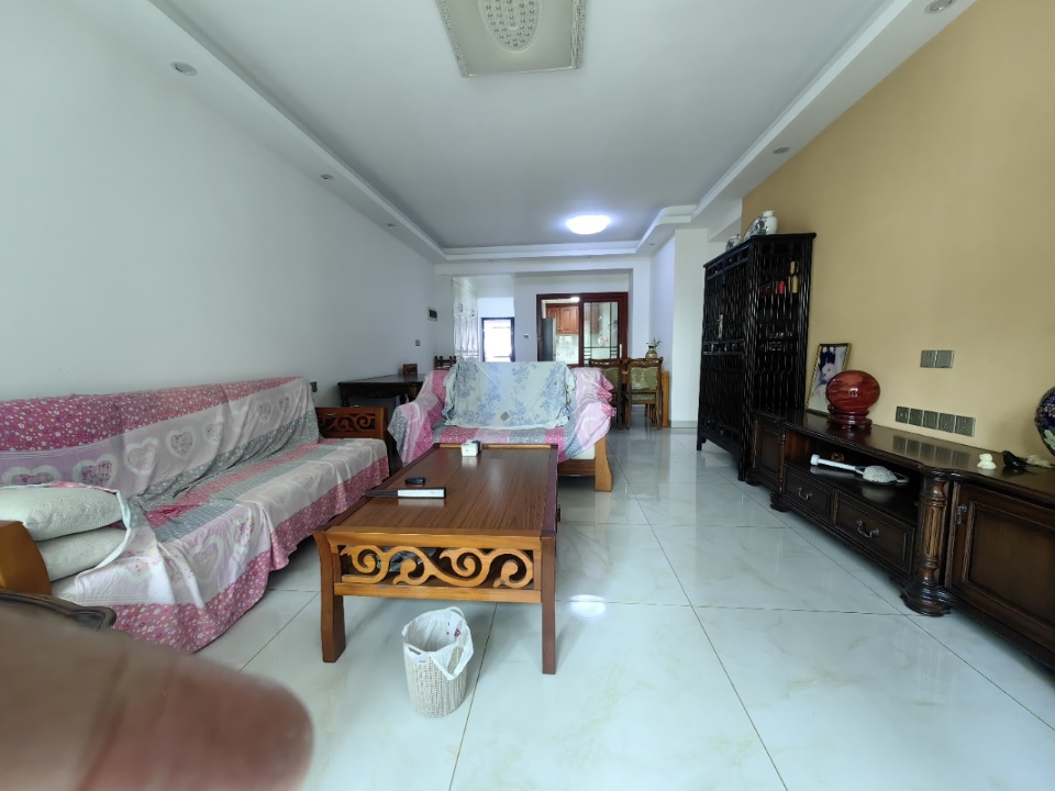 美兰新苑小区 1室0厅0卫 205.0万 美兰新苑小区 1室0厅0卫 205.0万客厅