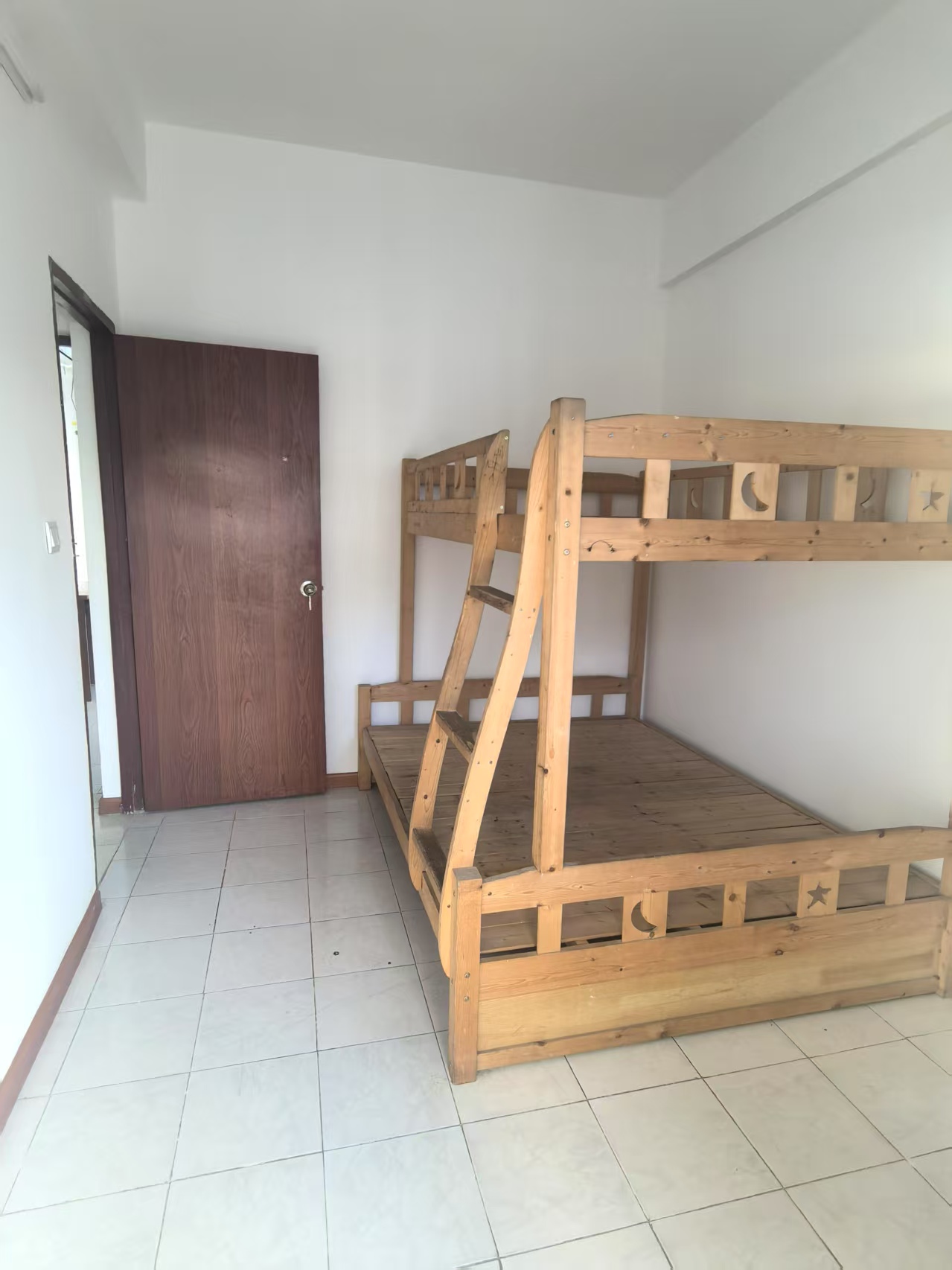 国土局宿舍(华海路) 3室2厅1卫 2100.0元/月 国土局宿舍(华海路) 3室2厅1卫 2100.0元/月室内图