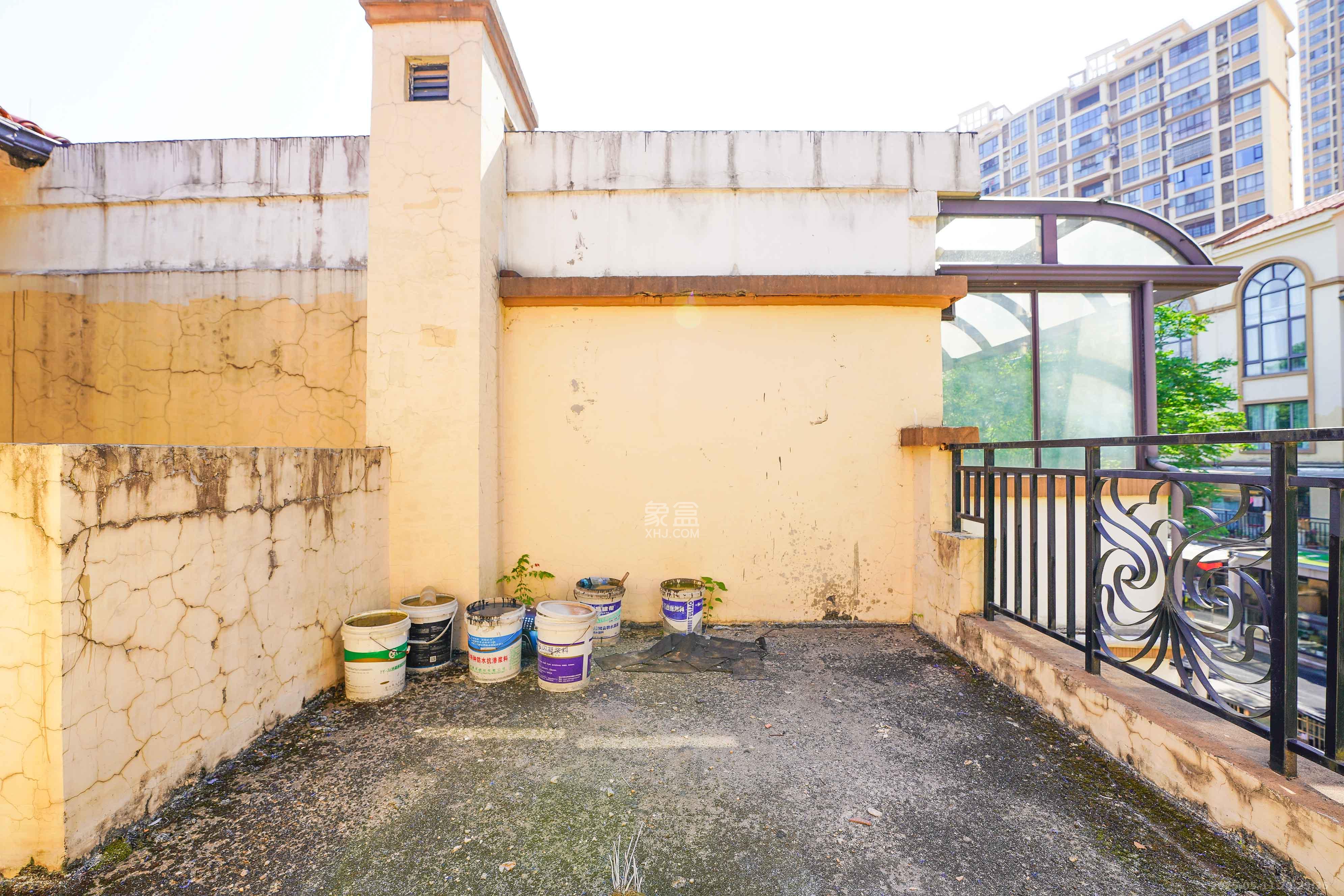 佳兆业水岸新都  4室2厅3卫   180.00万阳台