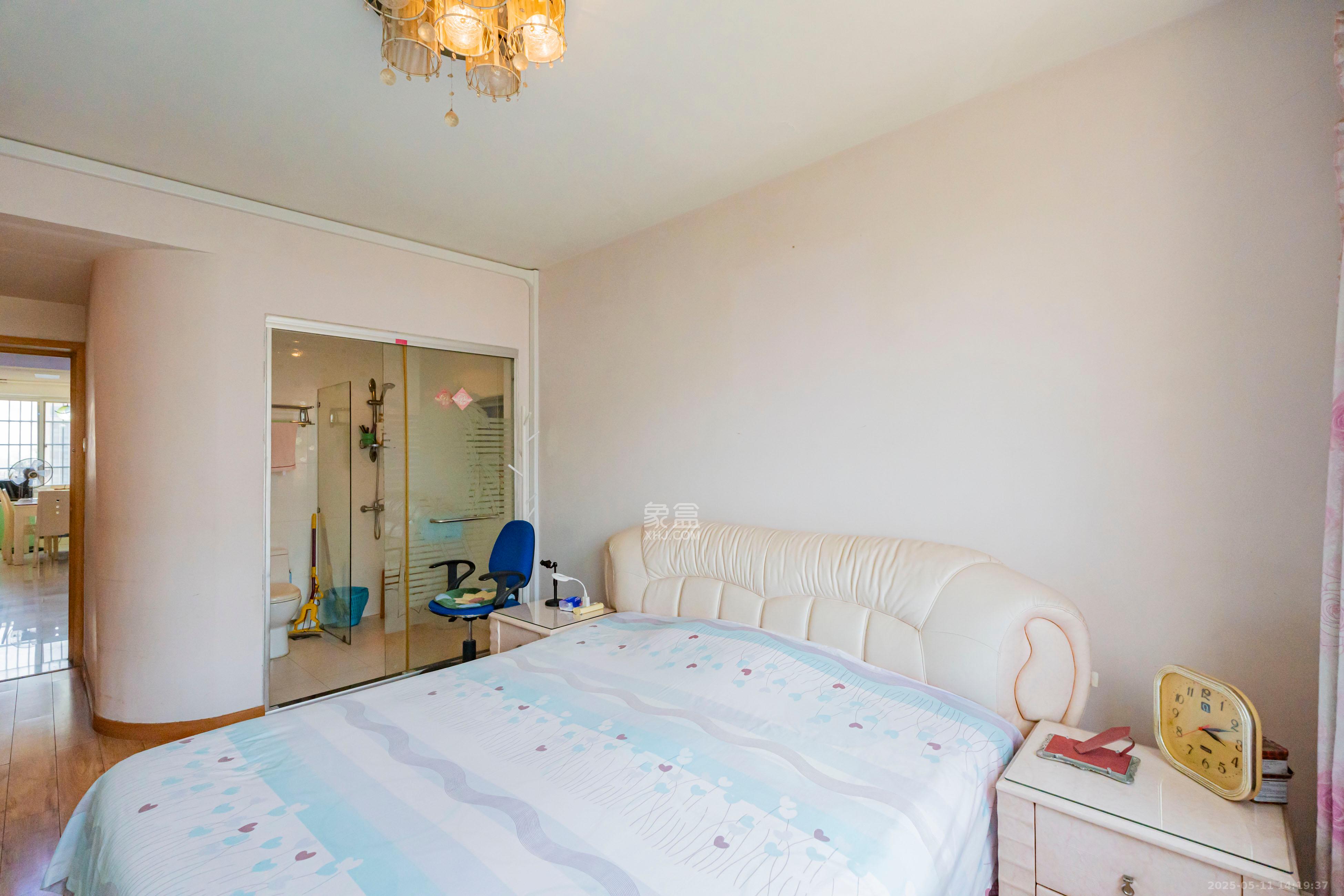 洪山家园 3室2厅2卫 68.0万 洪山家园 3室2厅2卫 68.0万卧室