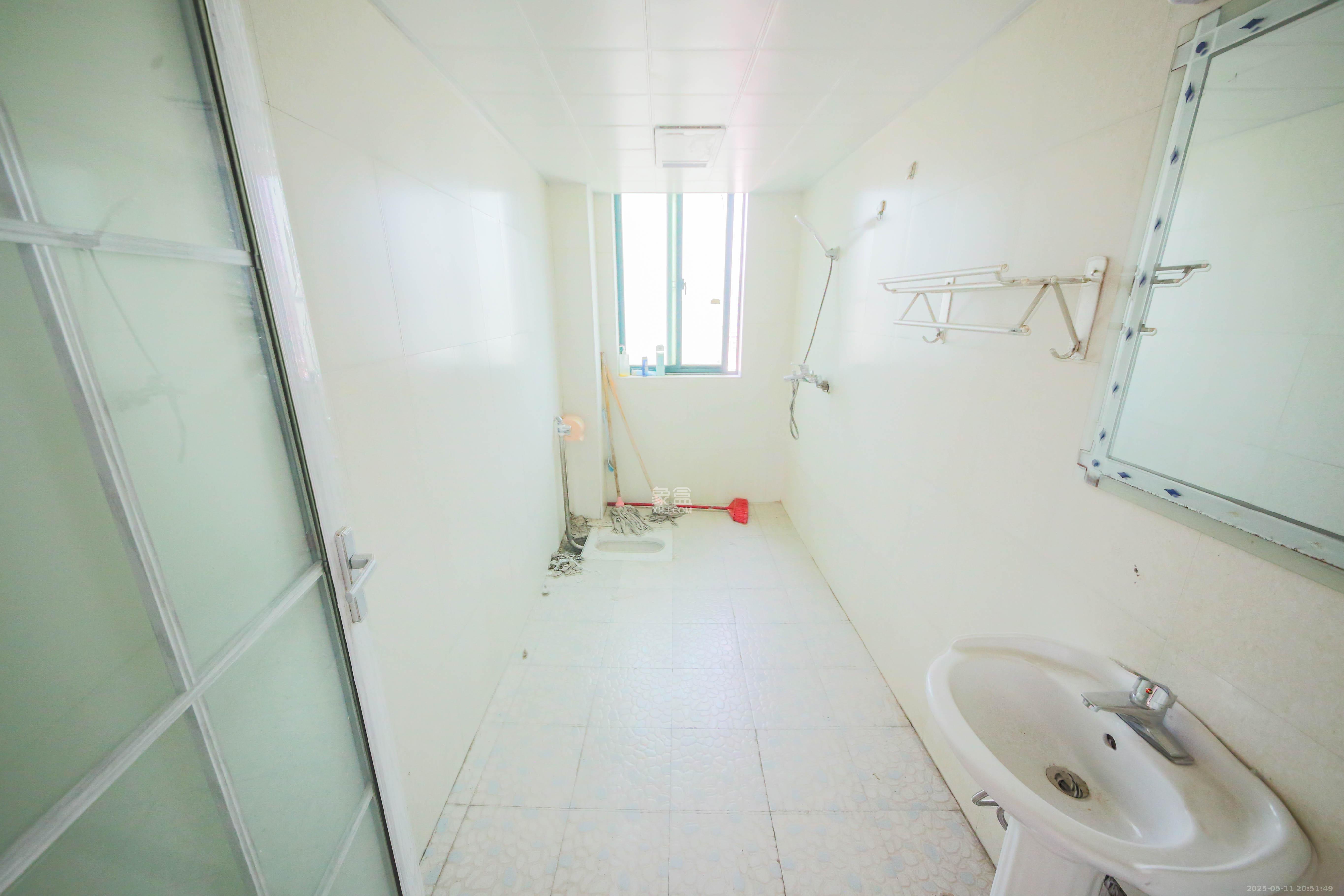 湘府东苑 3室2厅2卫 104.0万 湘府东苑 3室2厅2卫 104.0万卫生间