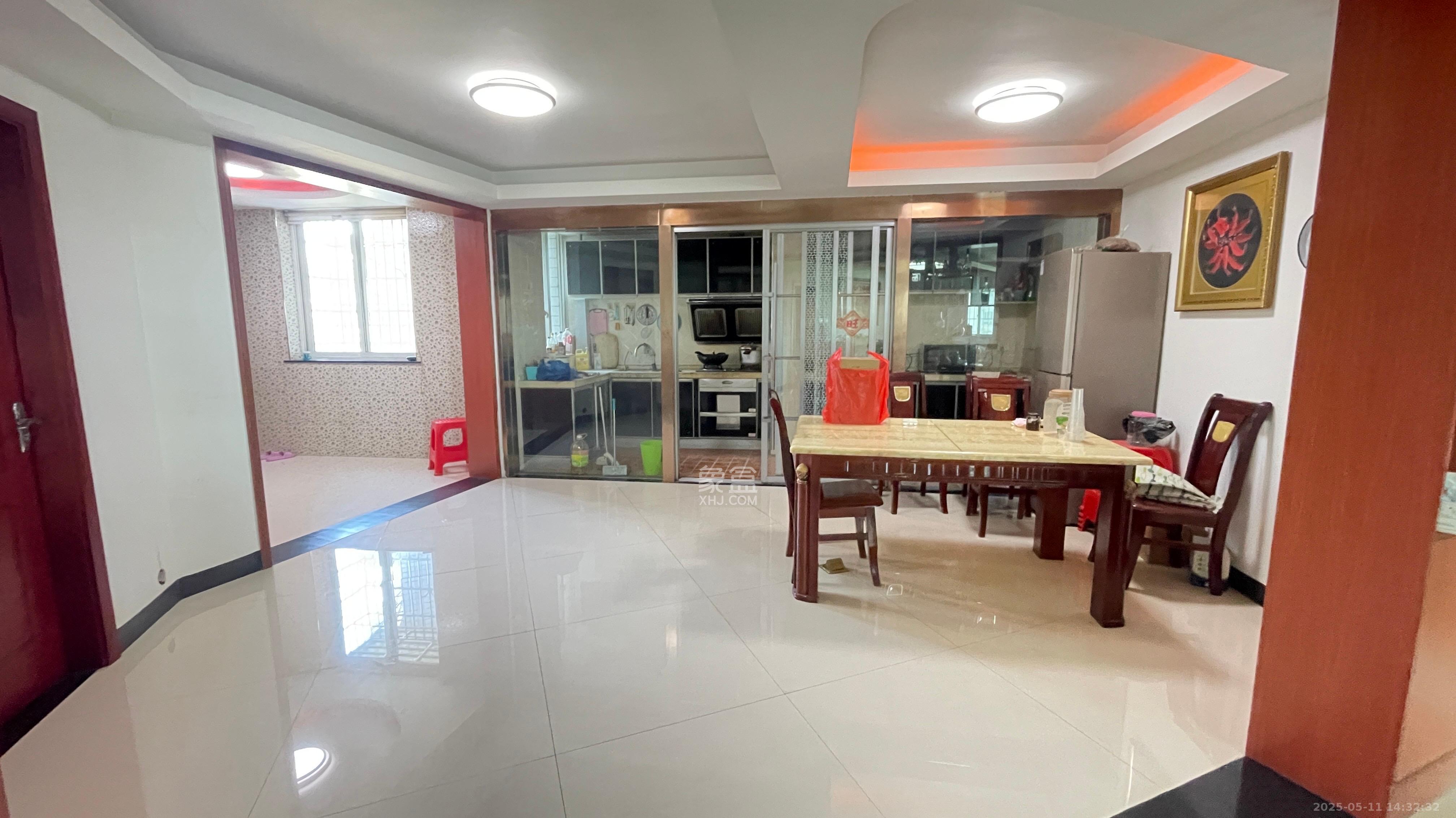 思进大厦 4室2厅2卫 2600.0元/月 思进大厦 4室2厅2卫 2600.0元/月室内图