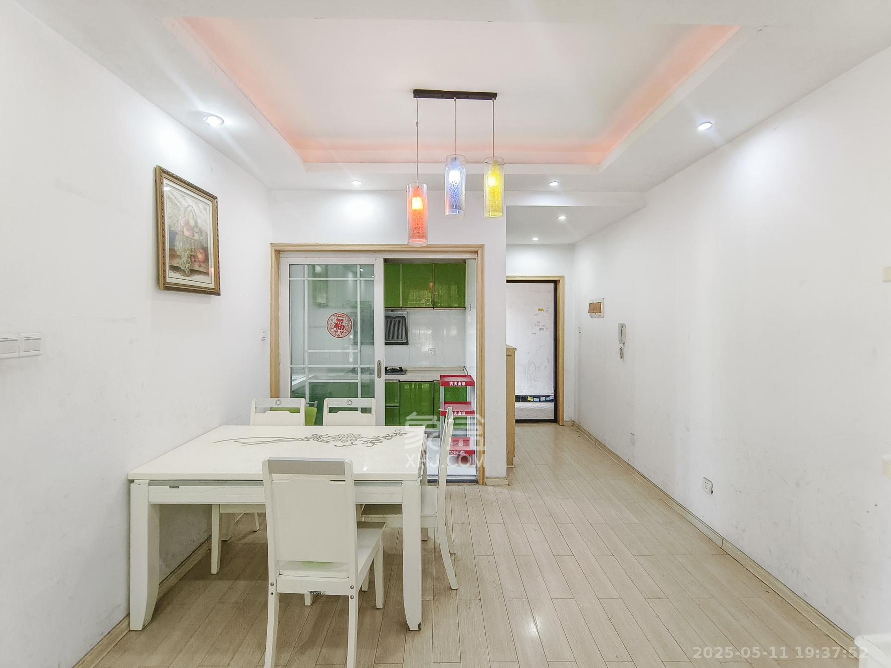 蟠龙欣苑 2室2厅1卫 48.0万 蟠龙欣苑 2室2厅1卫 48.0万客厅