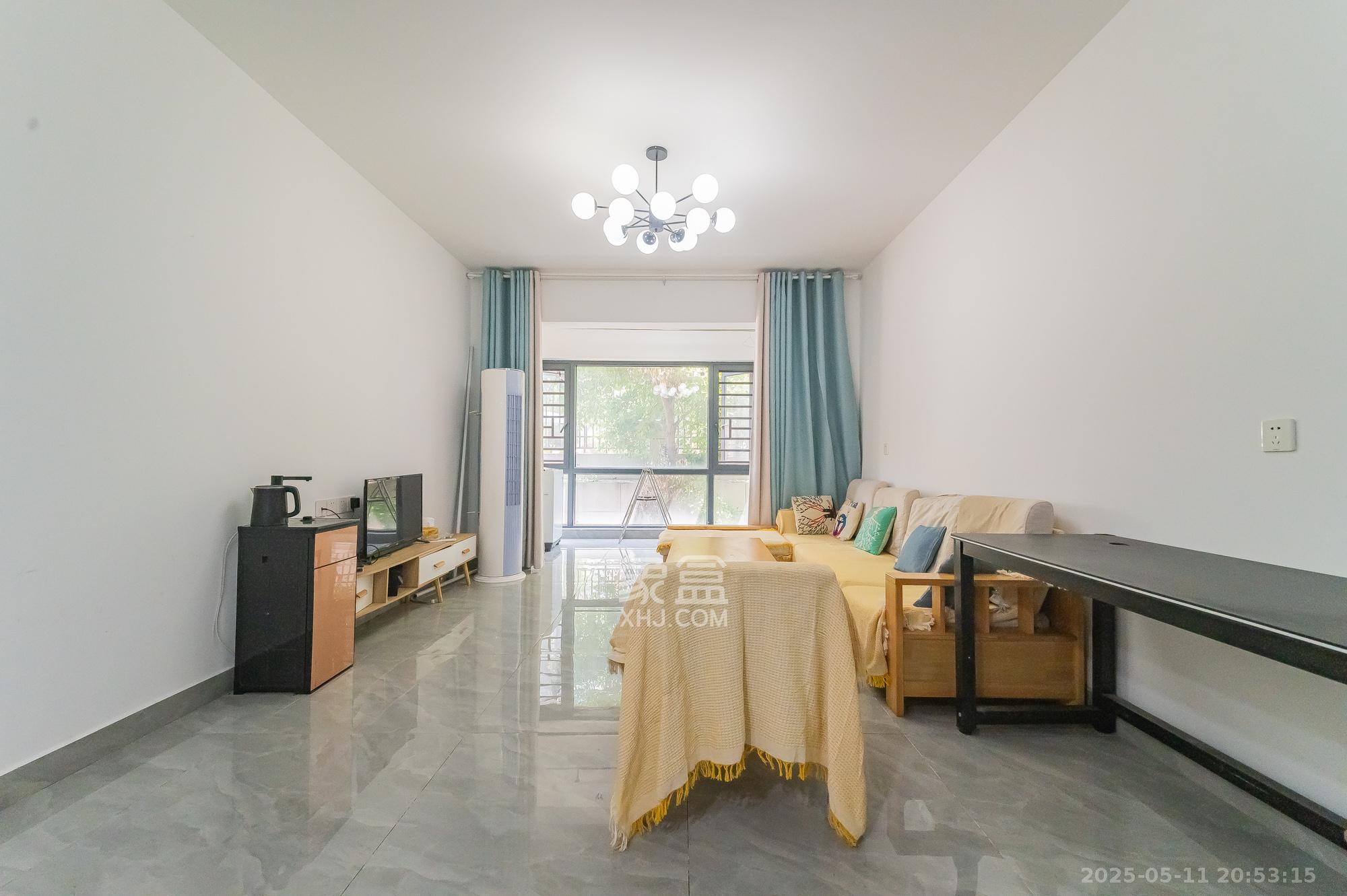 中建悦和城  3室2厅1卫    80.0万 中建悦和城  3室2厅1卫    80.0万客厅