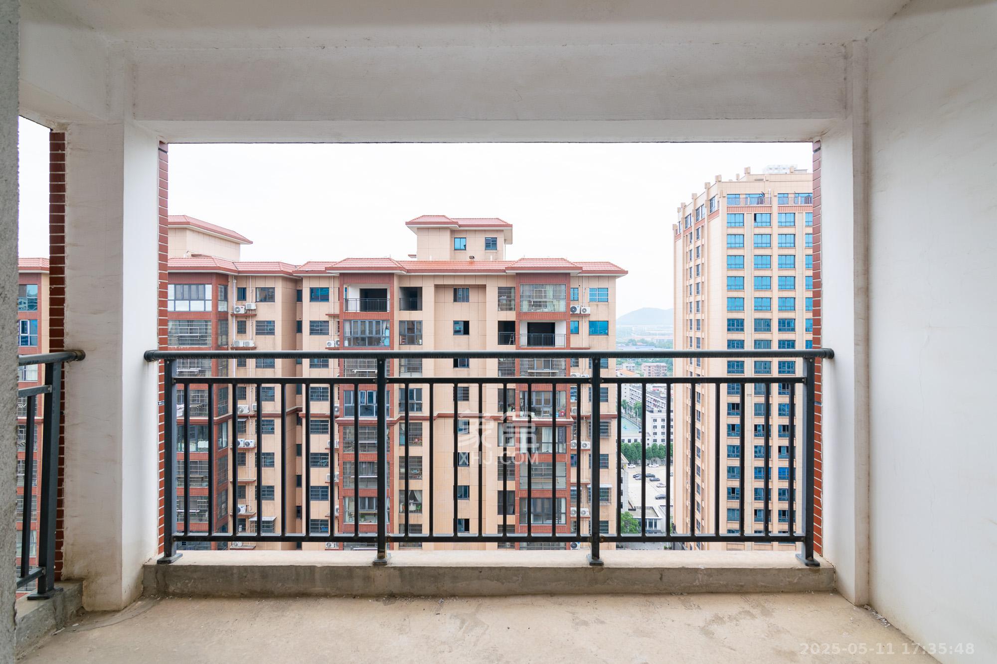 厚朴国际  1室0厅0卫    39.0万 厚朴国际  1室0厅0卫    39.0万阳台