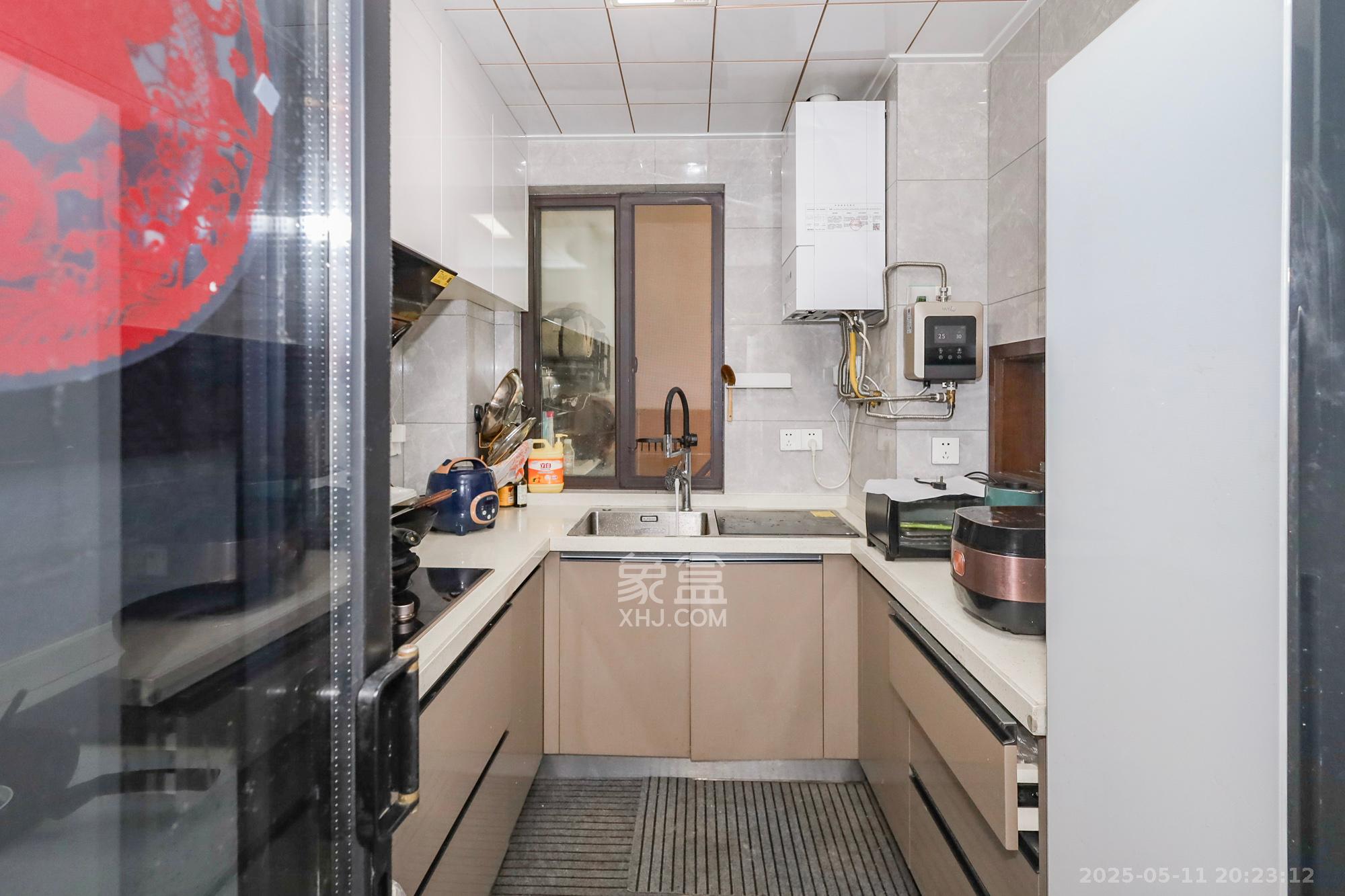 钰龙天下二期(钰龙佳园) 3室2厅2卫 230.0万 钰龙天下二期(钰龙佳园) 3室2厅2卫 230.0万厨房