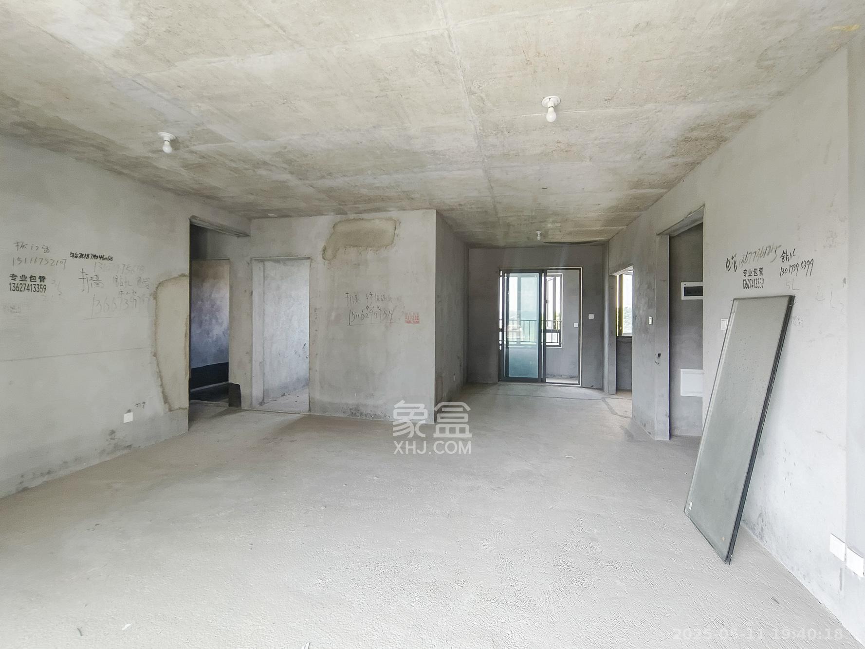 爱情公望府 4室2厅2卫 108.0万 爱情公望府 4室2厅2卫 108.0万客厅