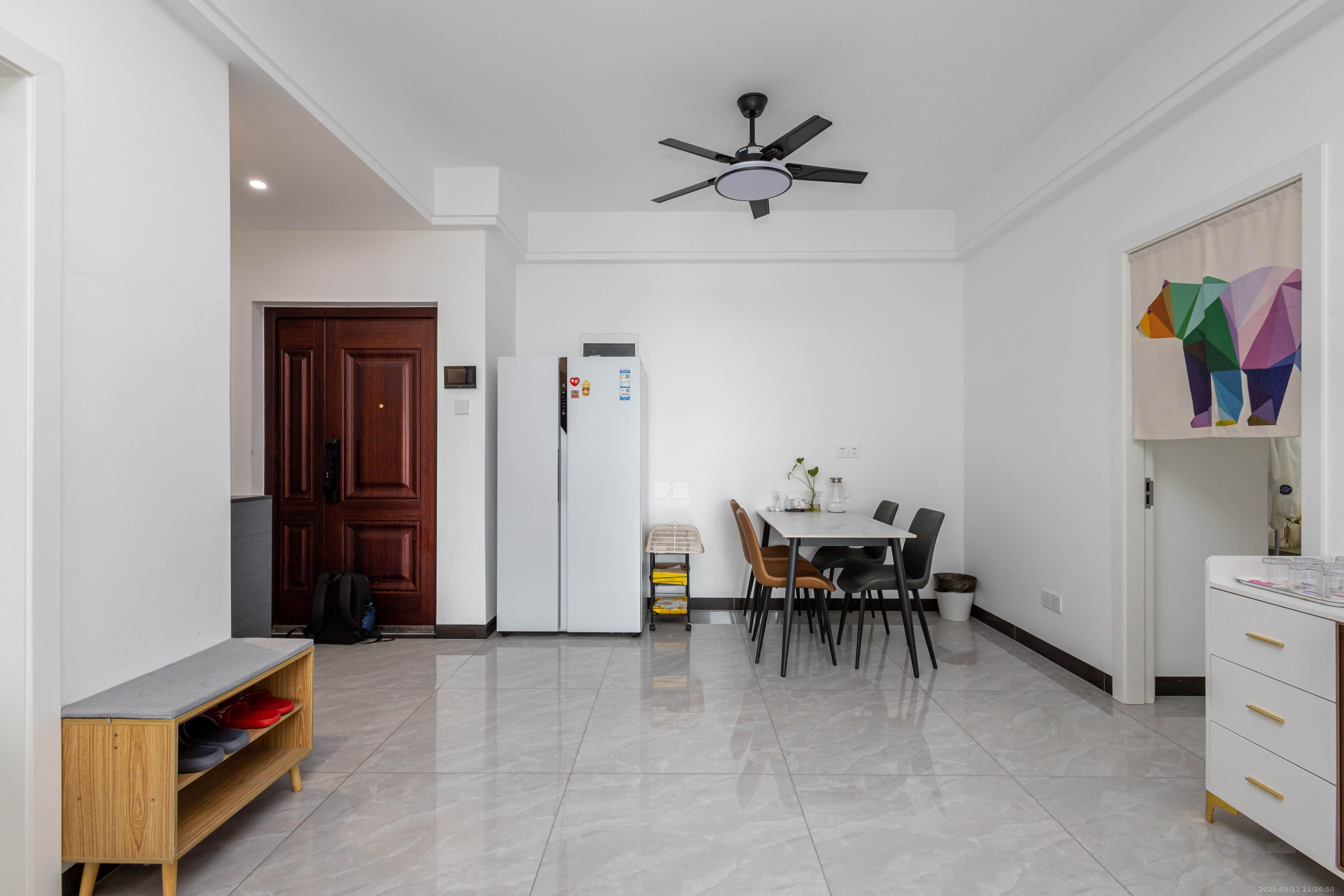 湘域芯城一期  3室2厅2卫    102.0万 湘域芯城一期  3室2厅2卫    102.0万客厅