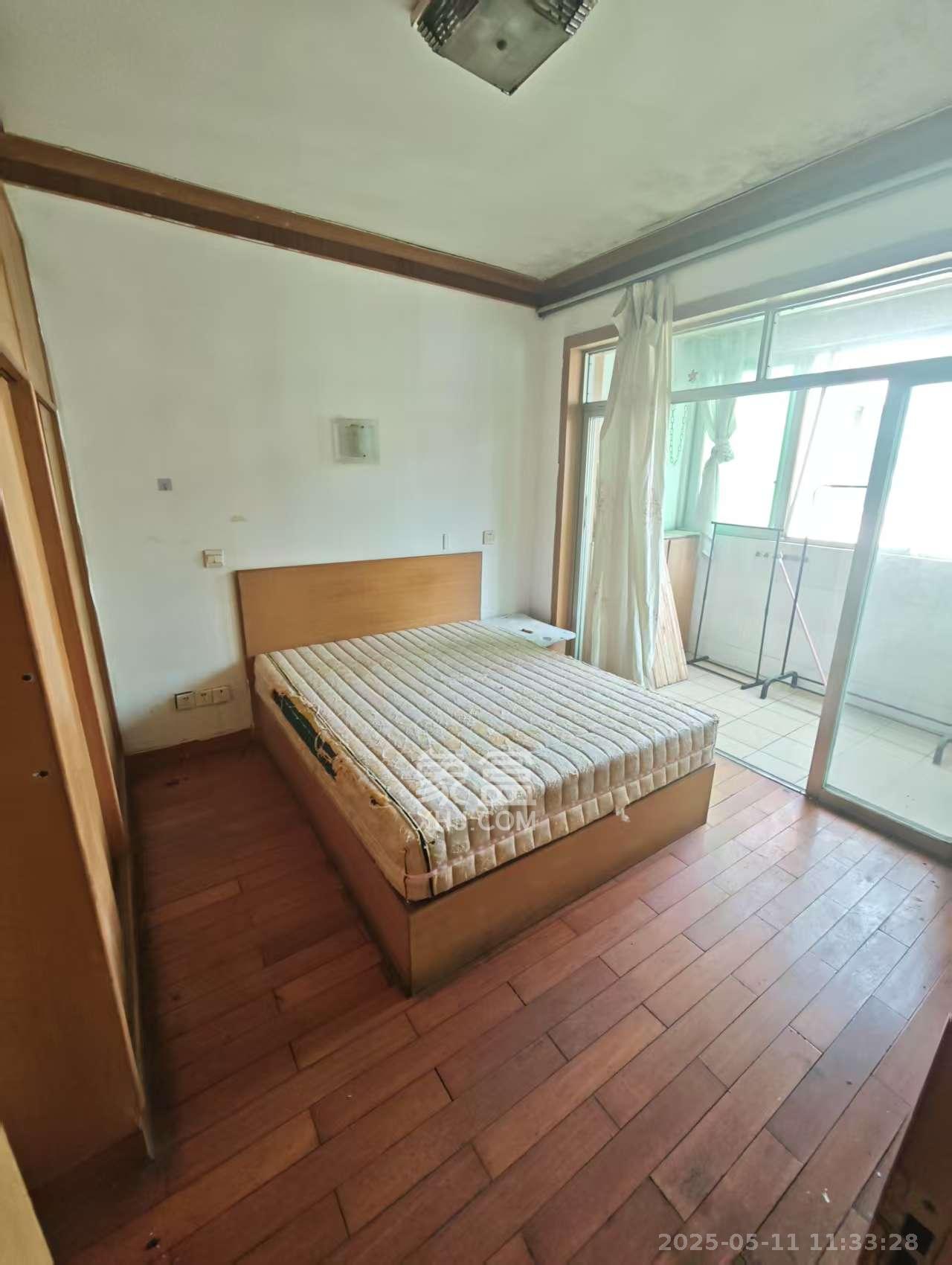 咸嘉新村嘉明苑  5室2厅2卫   2700.00元/月室内图