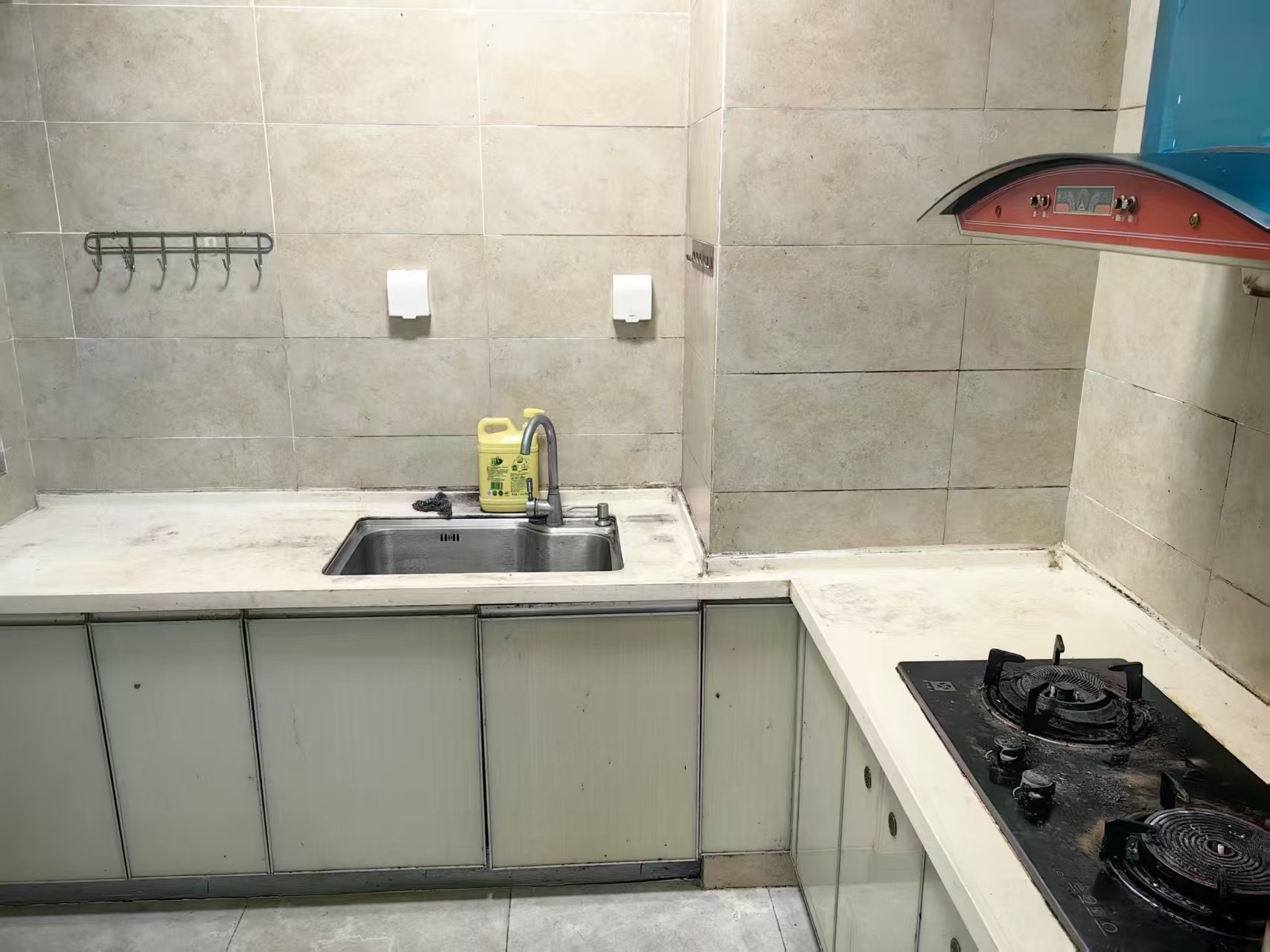 和风江岸  3室2厅2卫    212.0万 和风江岸  3室2厅2卫    212.0万客厅