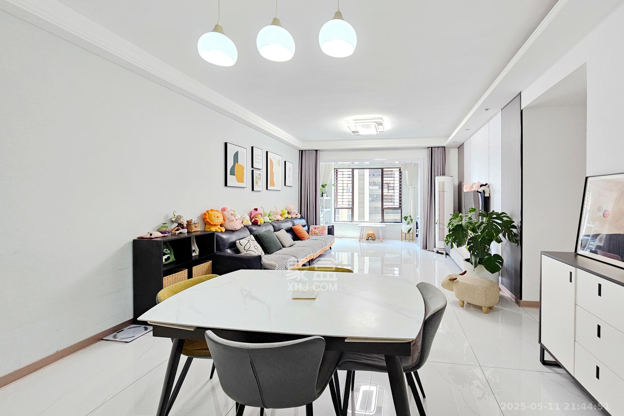 阳光城尚东湾青云苑  3室2厅2卫    112.8万客厅