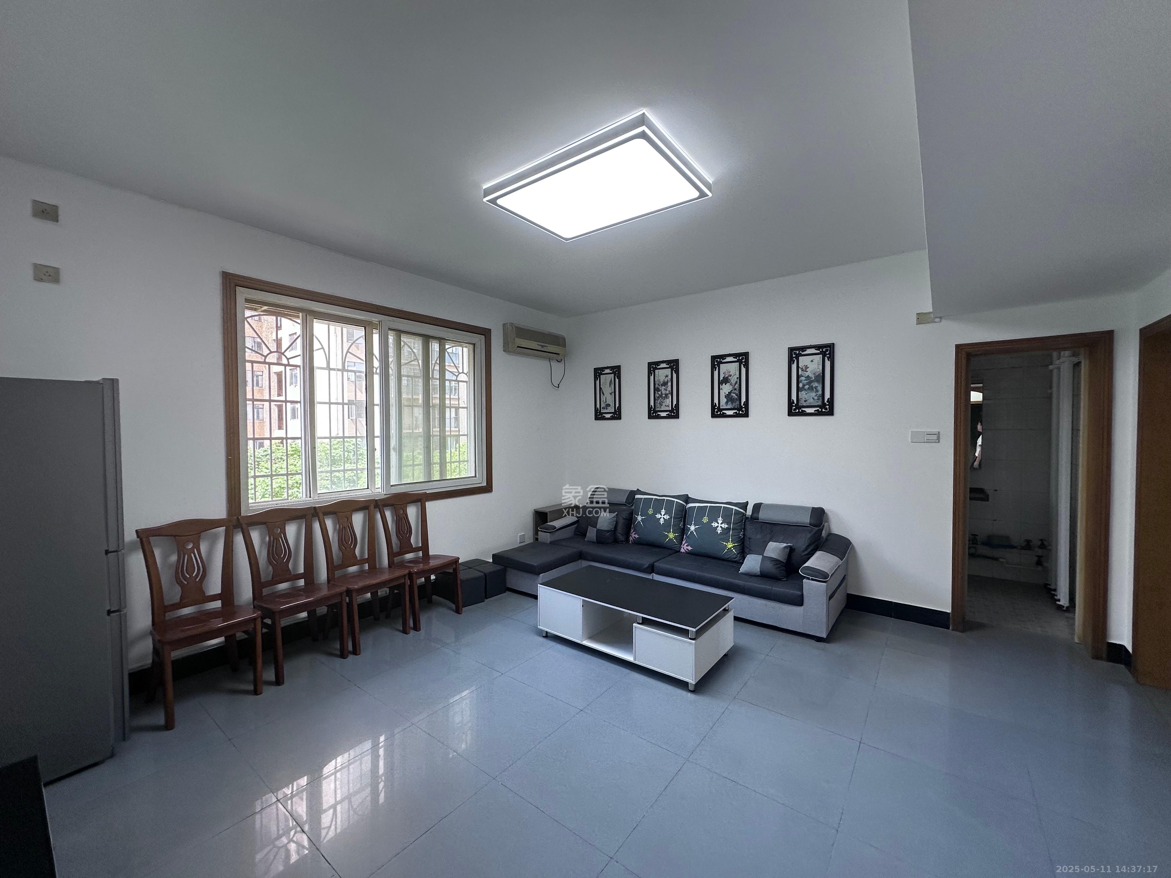 铁银电信花园  3室1厅1卫    2200.0元/月 铁银电信花园  3室1厅1卫    2200.0元/月室内图