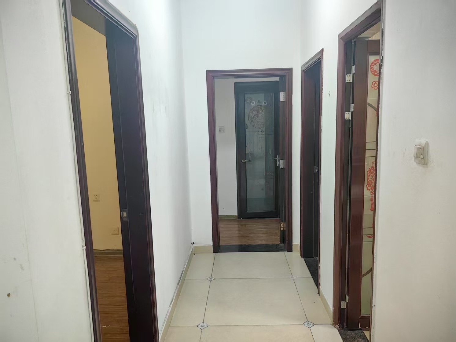 和风江岸  3室2厅2卫    212.0万 和风江岸  3室2厅2卫    212.0万客厅