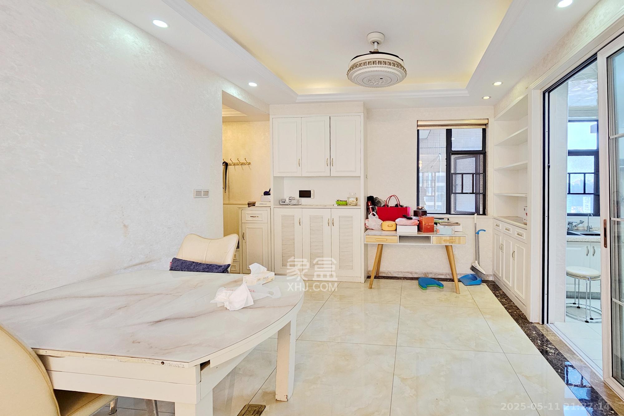 东城港 3室2厅2卫 125.0万 东城港 3室2厅2卫 125.0万客厅