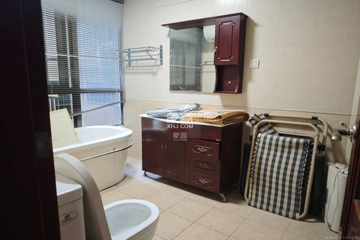 中城丽景香山园 4室2厅2卫 4200.0元/月 中城丽景香山园 4室2厅2卫 4200.0元/月室内图