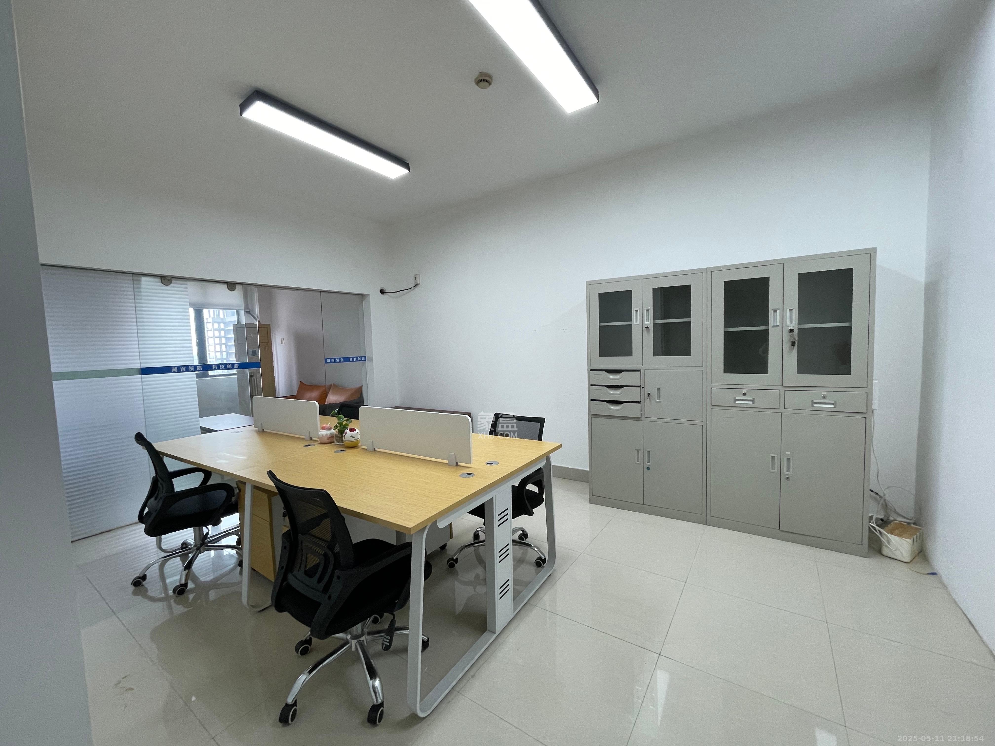 鑫远杰座 2室2厅1卫 2200.0元/月 鑫远杰座 2室2厅1卫 2200.0元/月室内图