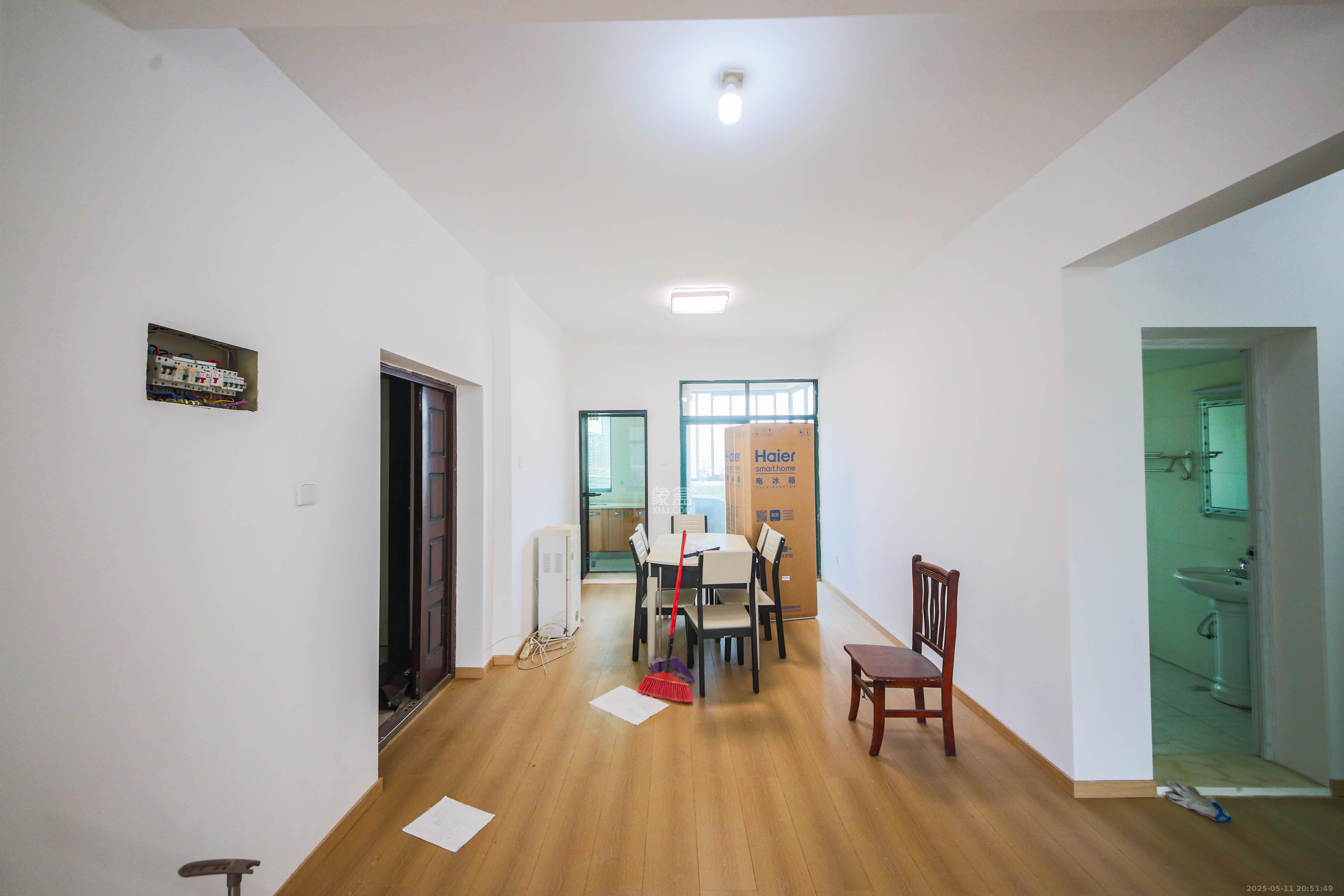 湘府东苑 3室2厅2卫 104.0万 湘府东苑 3室2厅2卫 104.0万客厅