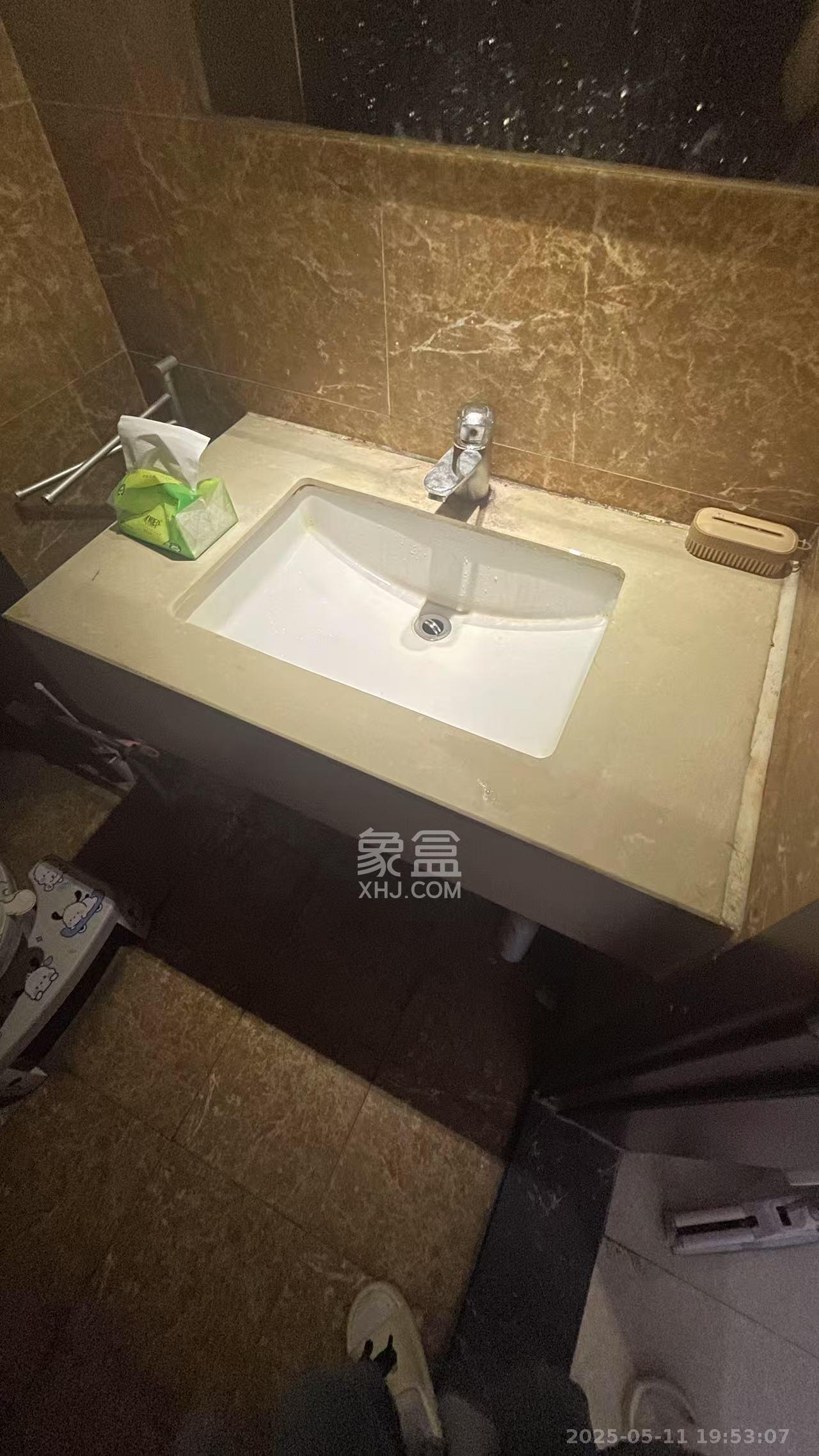 东塘瑞府  1室1厅1卫    1800.0元/月