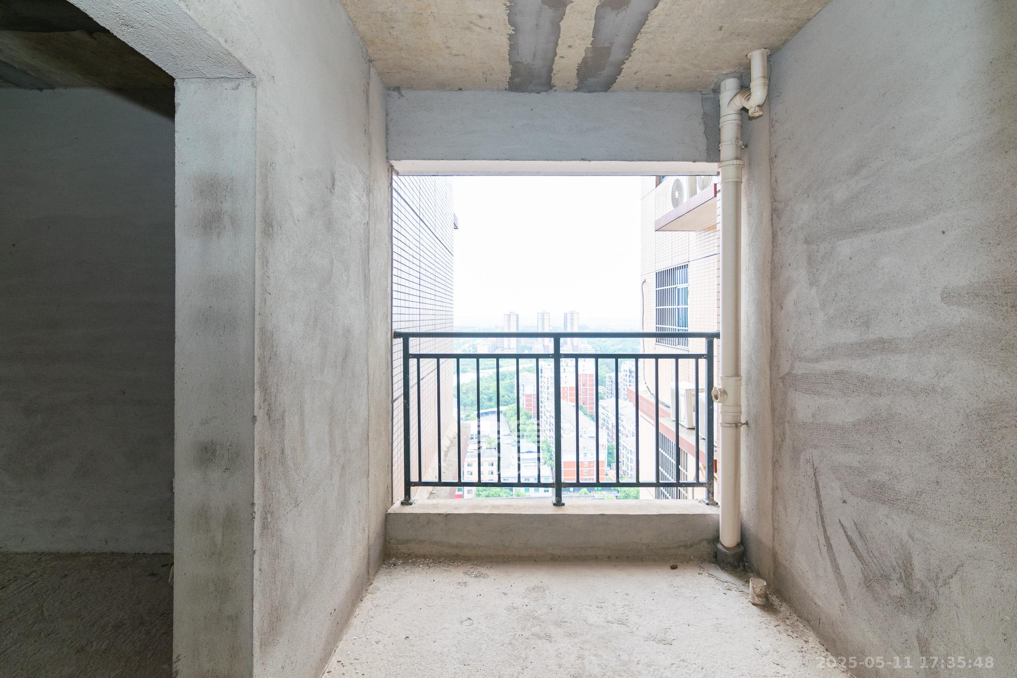 厚朴国际  1室0厅0卫    39.0万 厚朴国际  1室0厅0卫    39.0万卧室