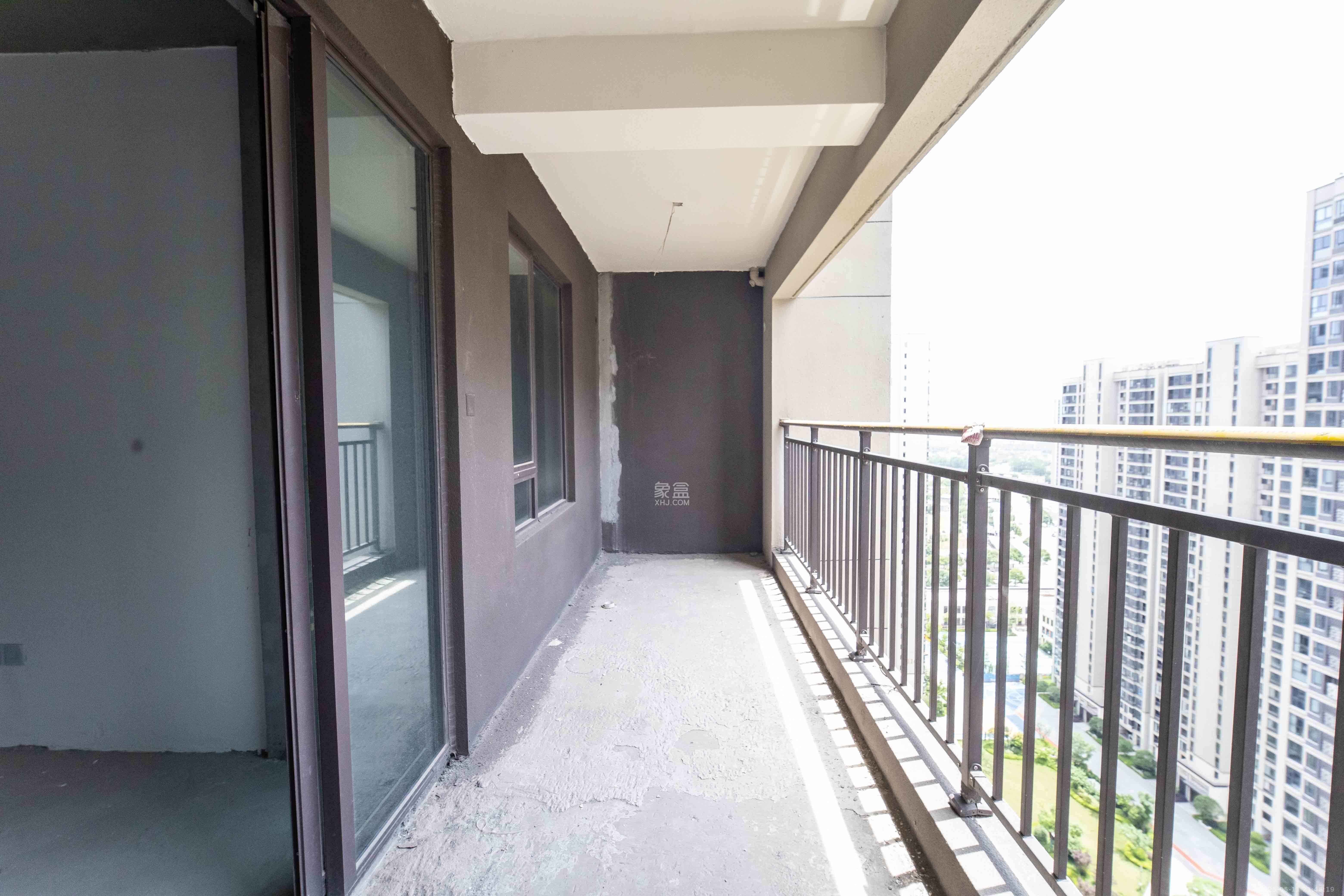 德奥悦东方  4室2厅2卫   178.00万阳台