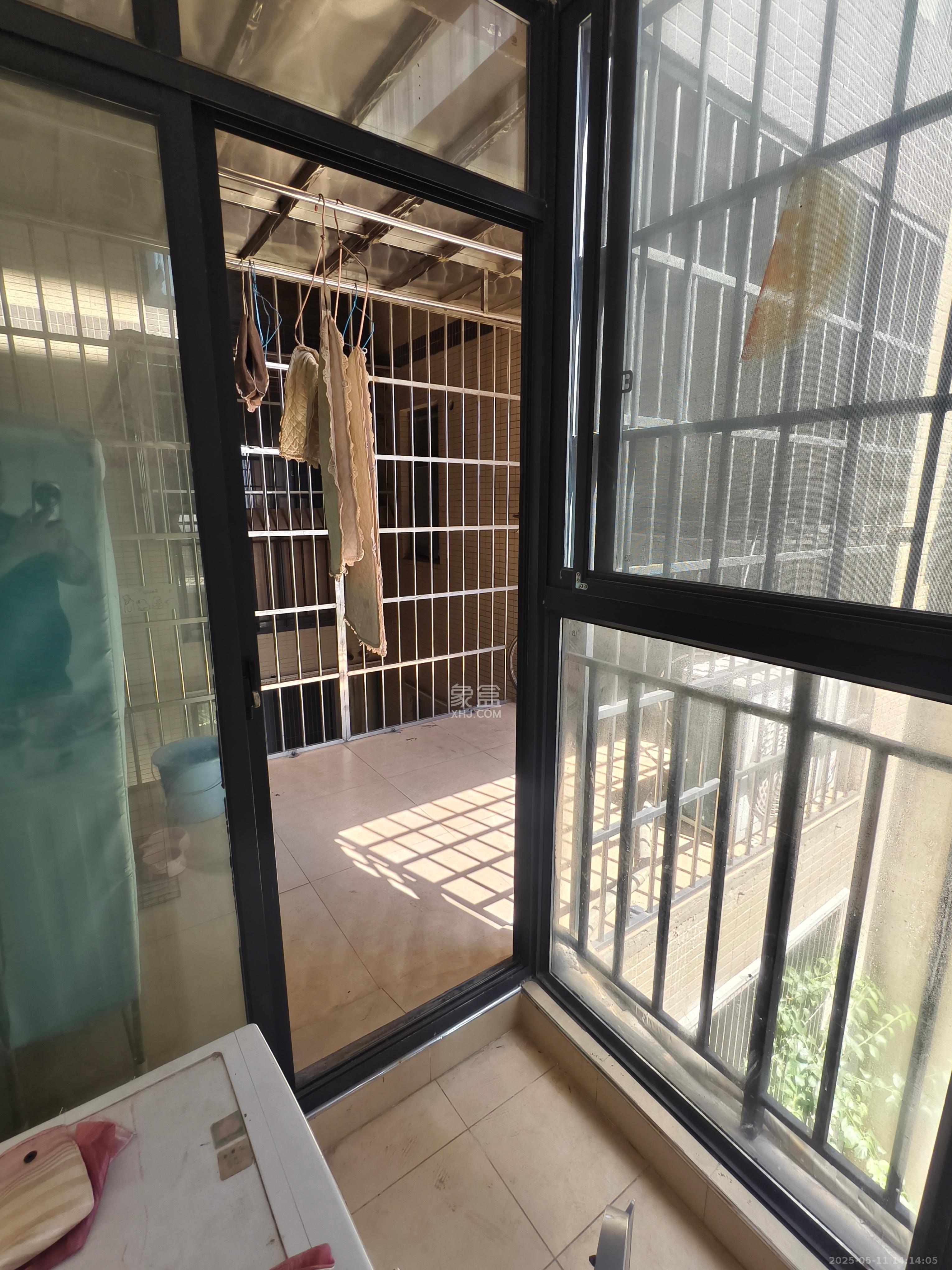泊爱蓝湾  4室2厅2卫   3500.00元/月室内图