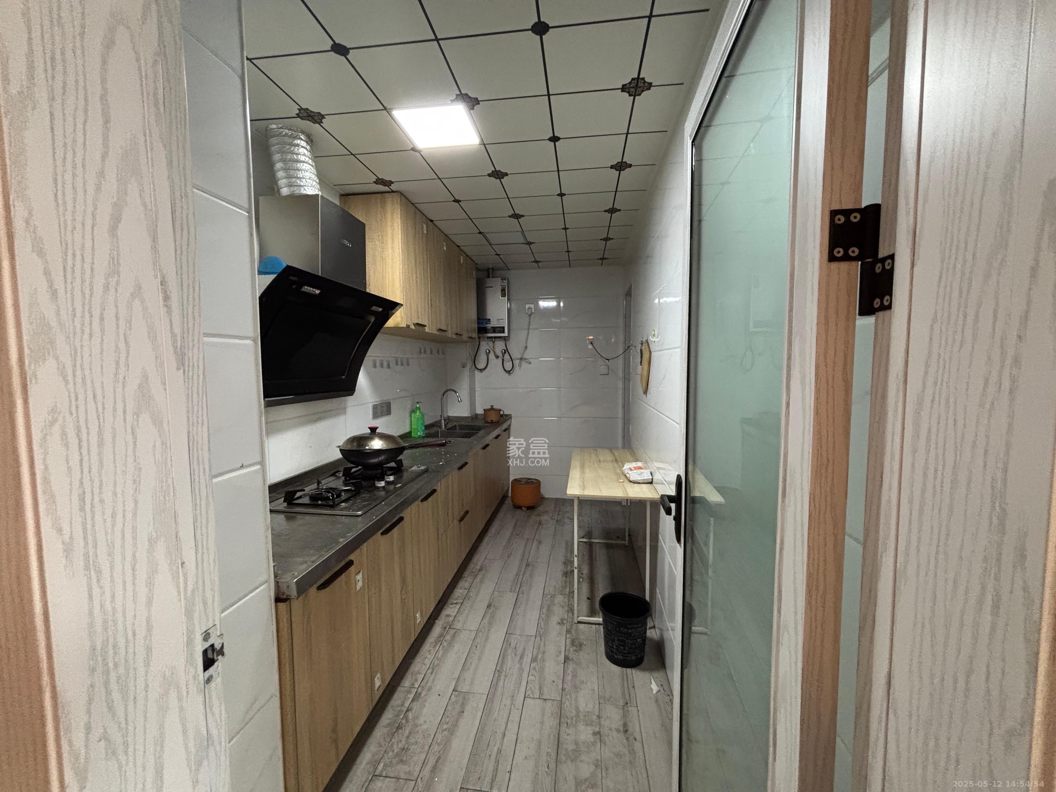 东方美地  3室2厅2卫   2300.00元/月室内图