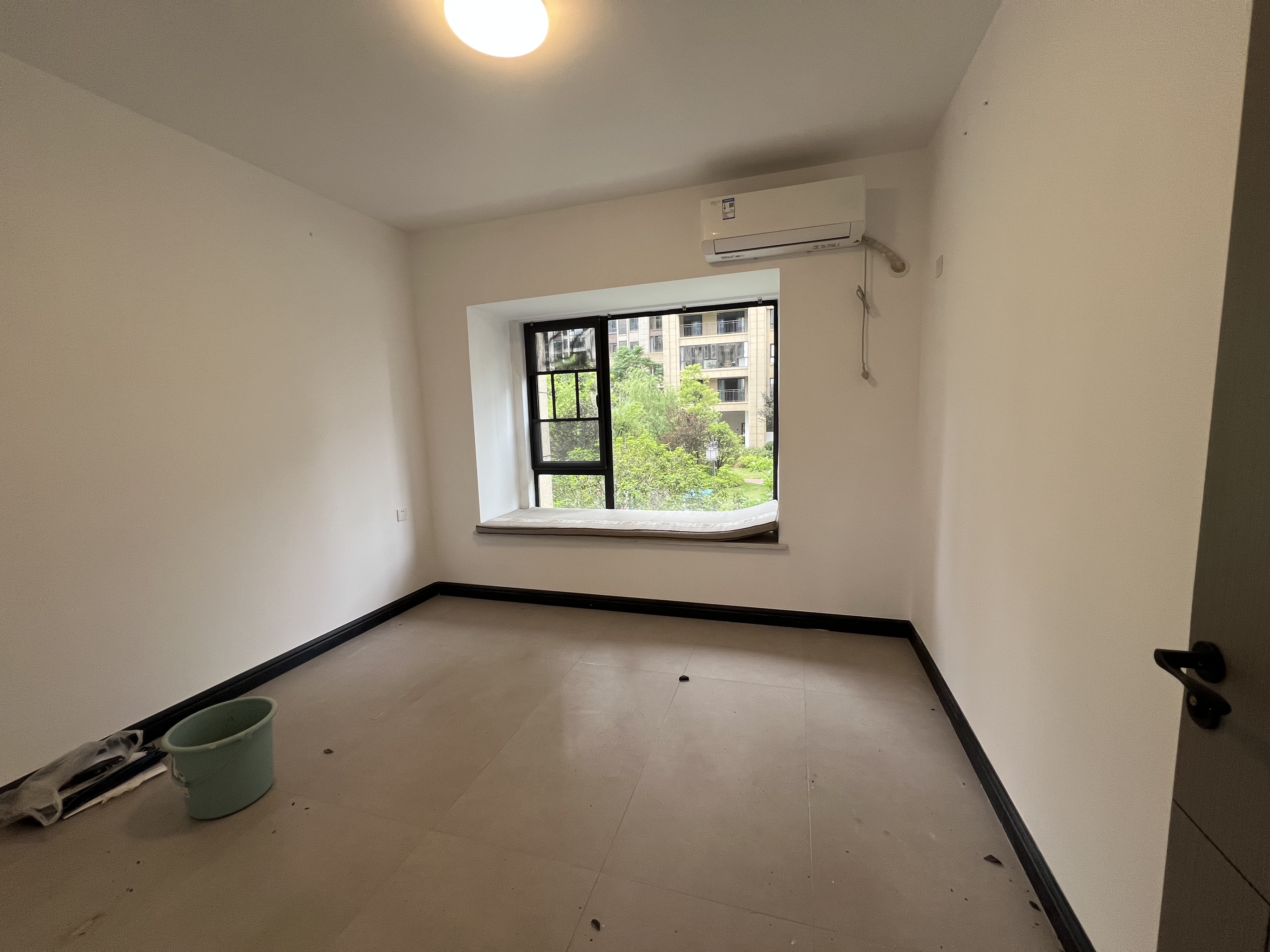 荣盛碧桂园铂悦府  4室2厅2卫    80.8万 荣盛碧桂园铂悦府  4室2厅2卫    80.8万客厅