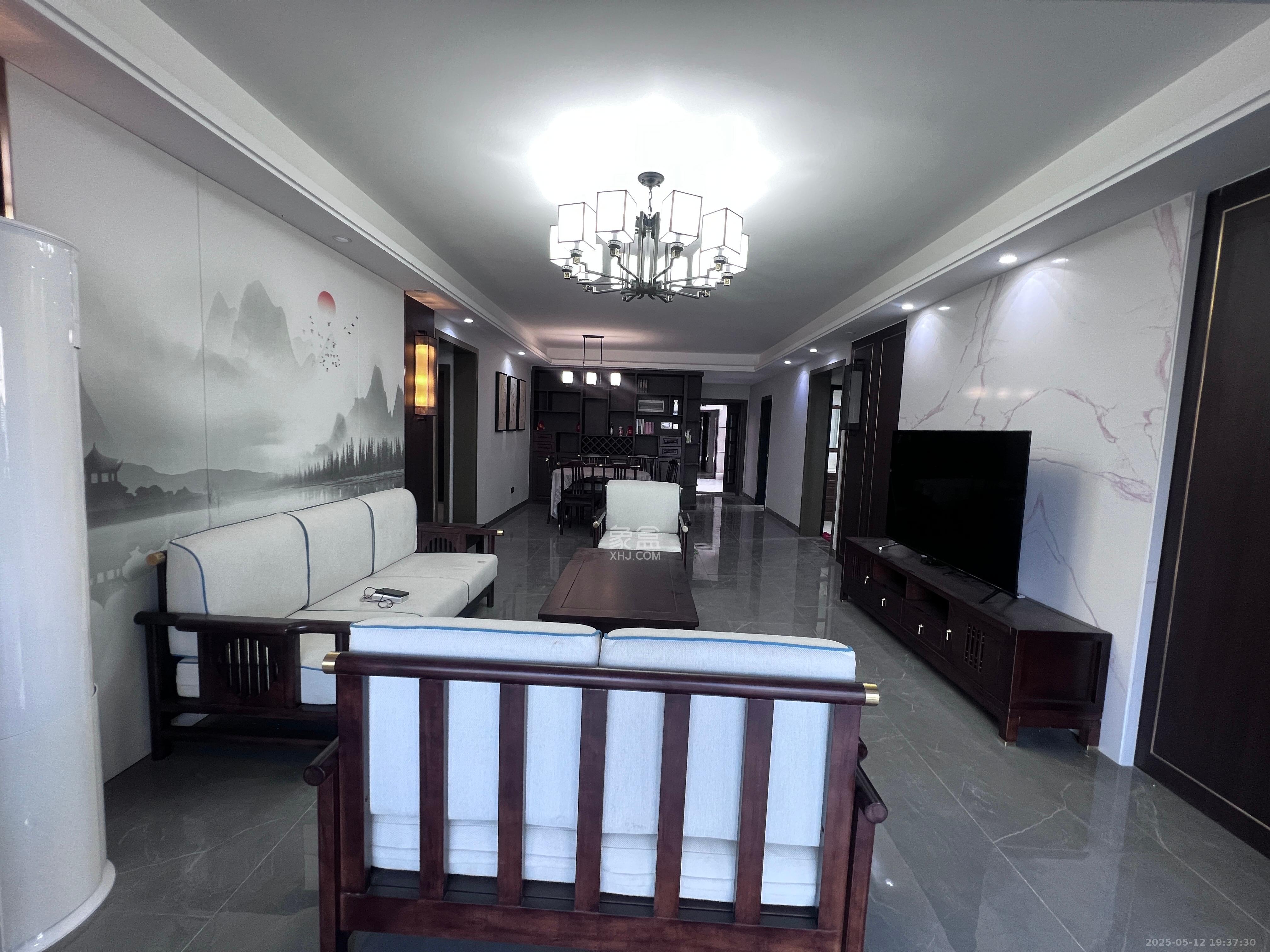 湾田九华湖畔壹号 5室2厅2卫 138.0万 湾田九华湖畔壹号 5室2厅2卫 138.0万客厅