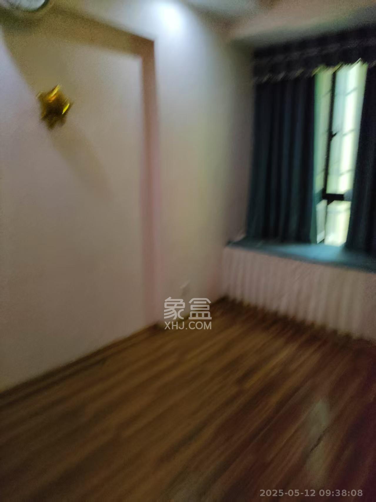 华润凤凰城一期  3室2厅2卫   2400.00元/月室内图