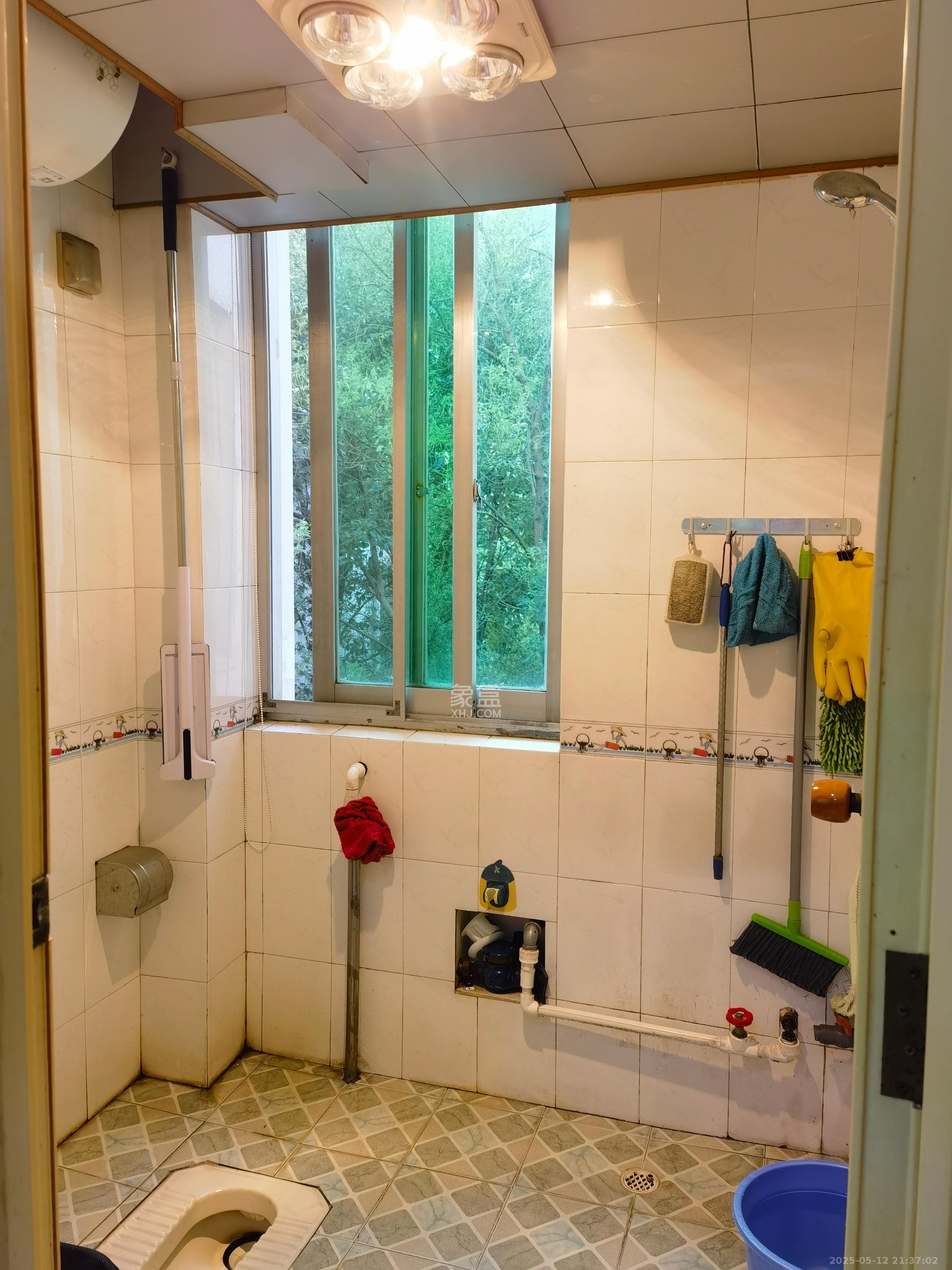 咸嘉新村嘉明苑  3室2厅2卫    2300.0元/月室内图