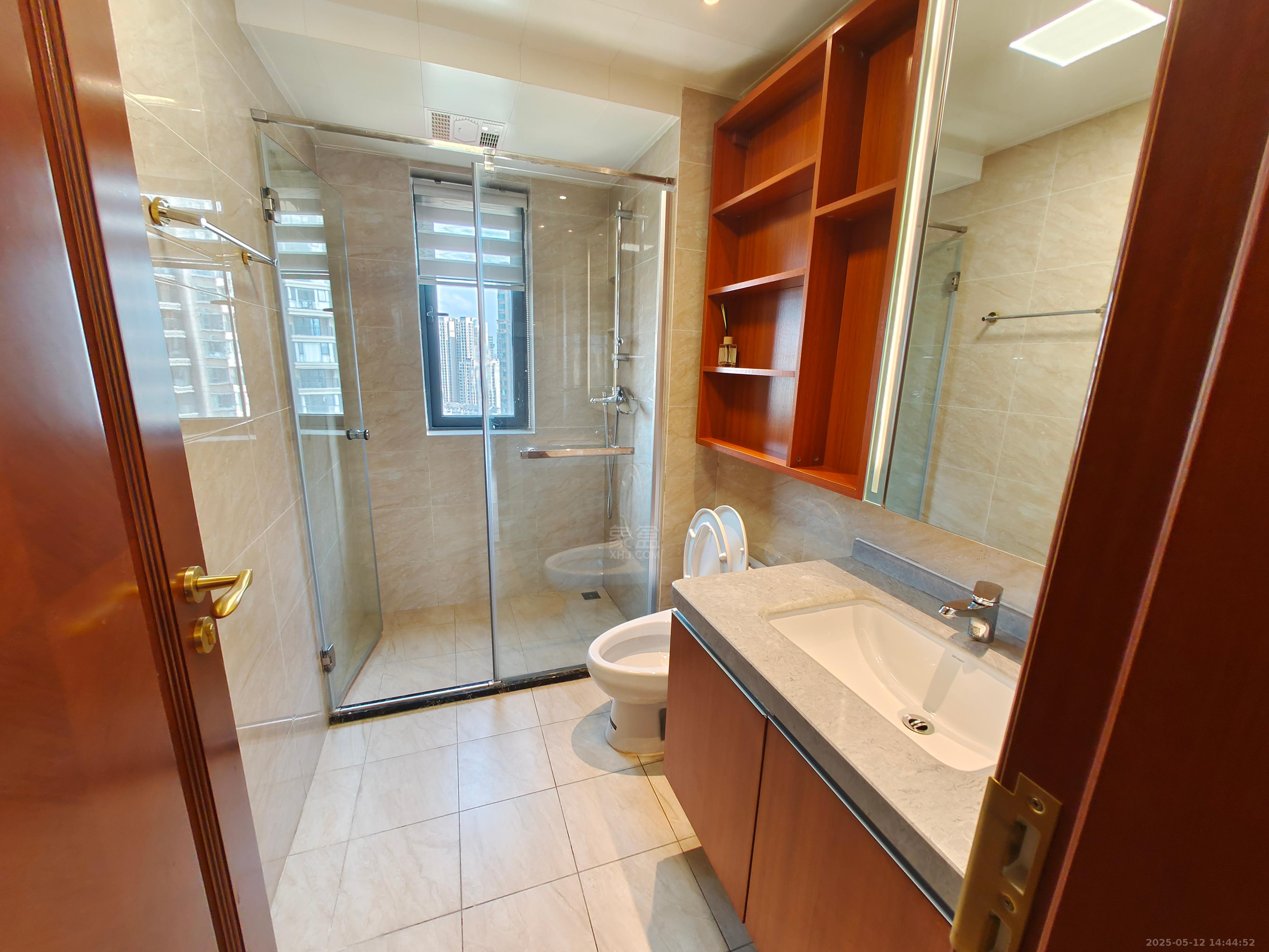 恒大华府 3室2厅2卫 2300.0元/月 恒大华府 3室2厅2卫 2300.0元/月室内图