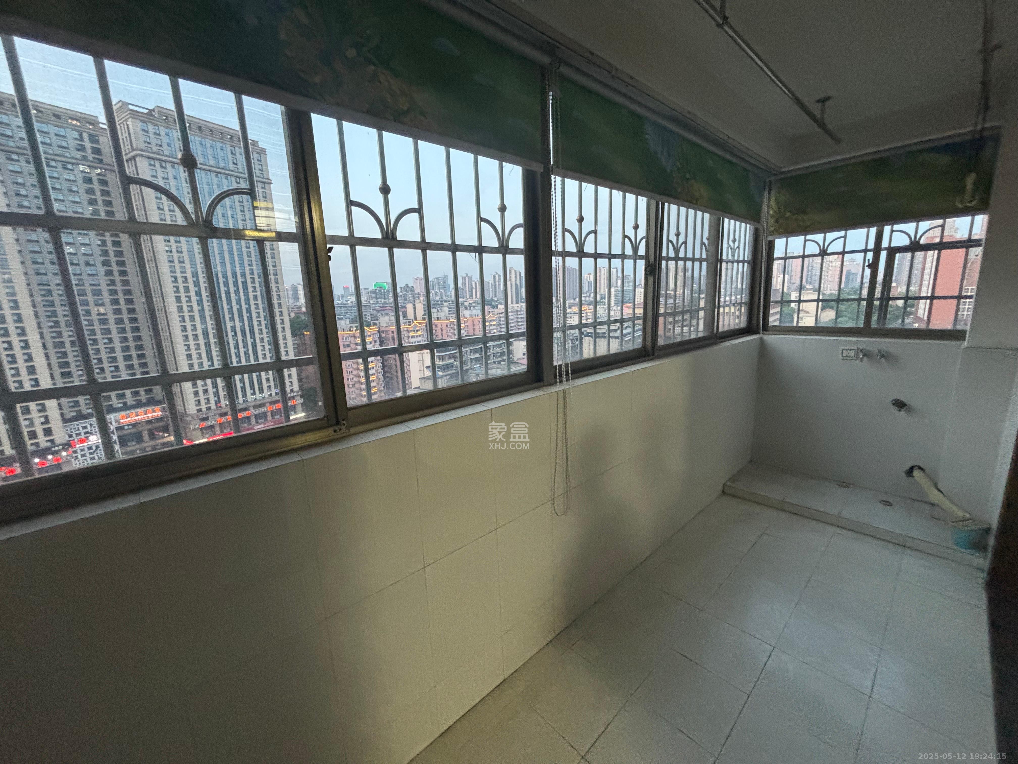 裕南大厦 4室1厅2卫 3500.0元/月 裕南大厦 4室1厅2卫 3500.0元/月室内图