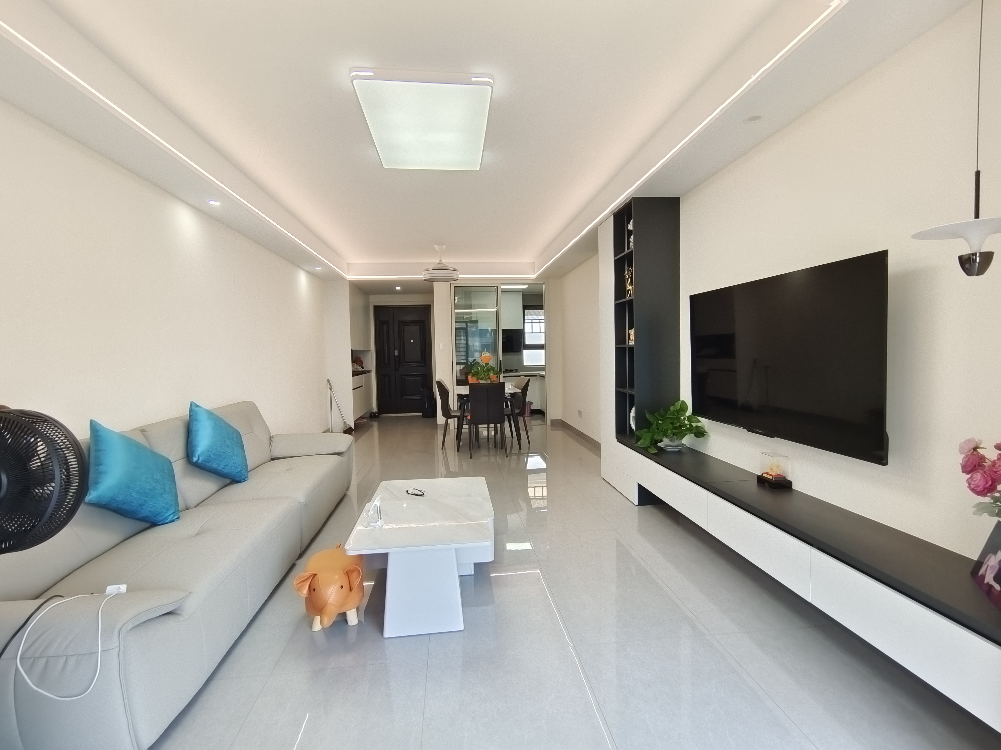 荣盛中央御府  3室2厅2卫    88.8万 荣盛中央御府  3室2厅2卫    88.8万室内图1