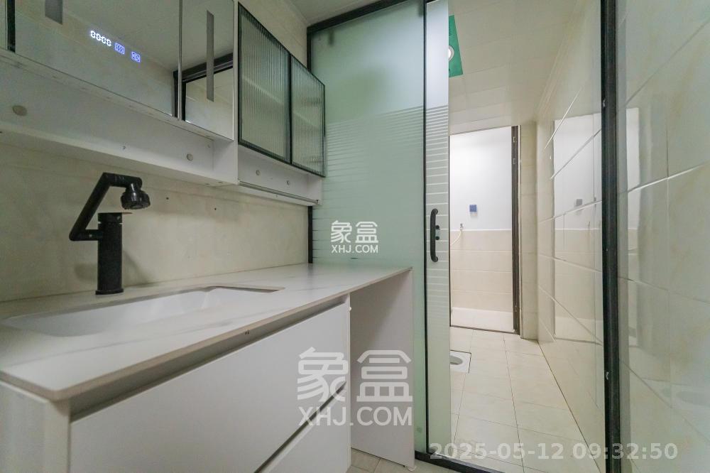 华润五彩城  4室2厅1卫   2400.00元/月室内图