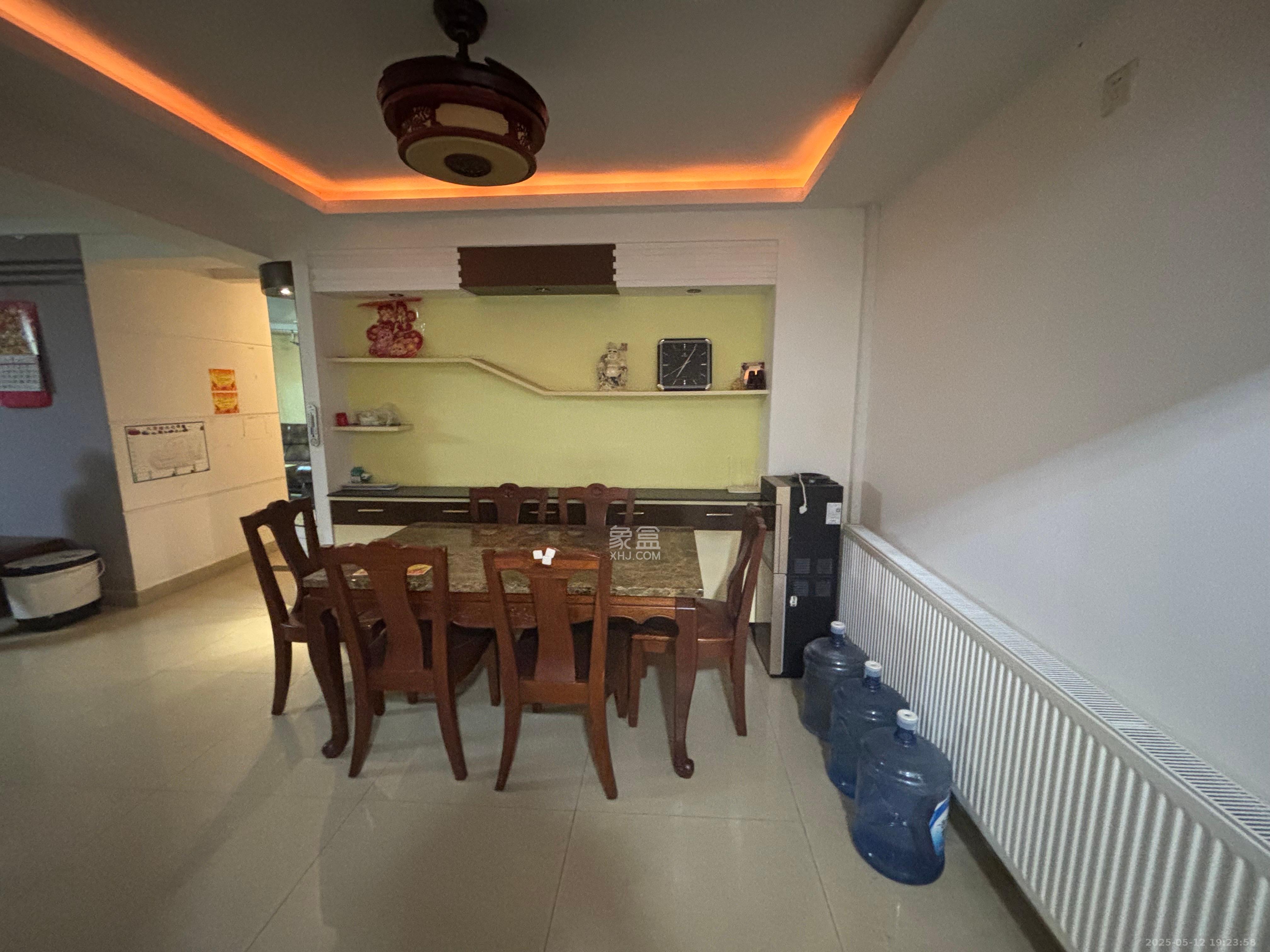 裕南大厦 4室1厅2卫 3500.0元/月 裕南大厦 4室1厅2卫 3500.0元/月室内图