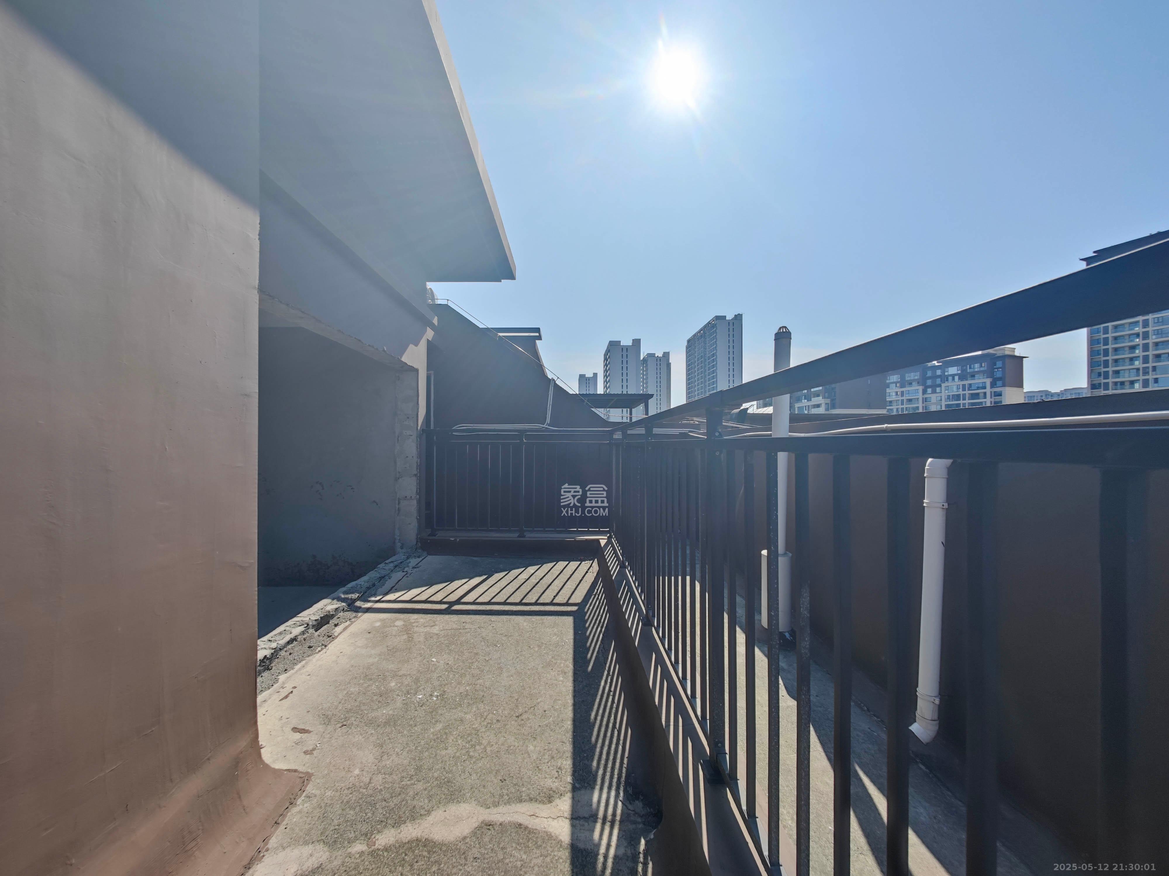 远洋红星天铂一期 6室2厅3卫 225.0万 远洋红星天铂一期 6室2厅3卫 225.0万阳台