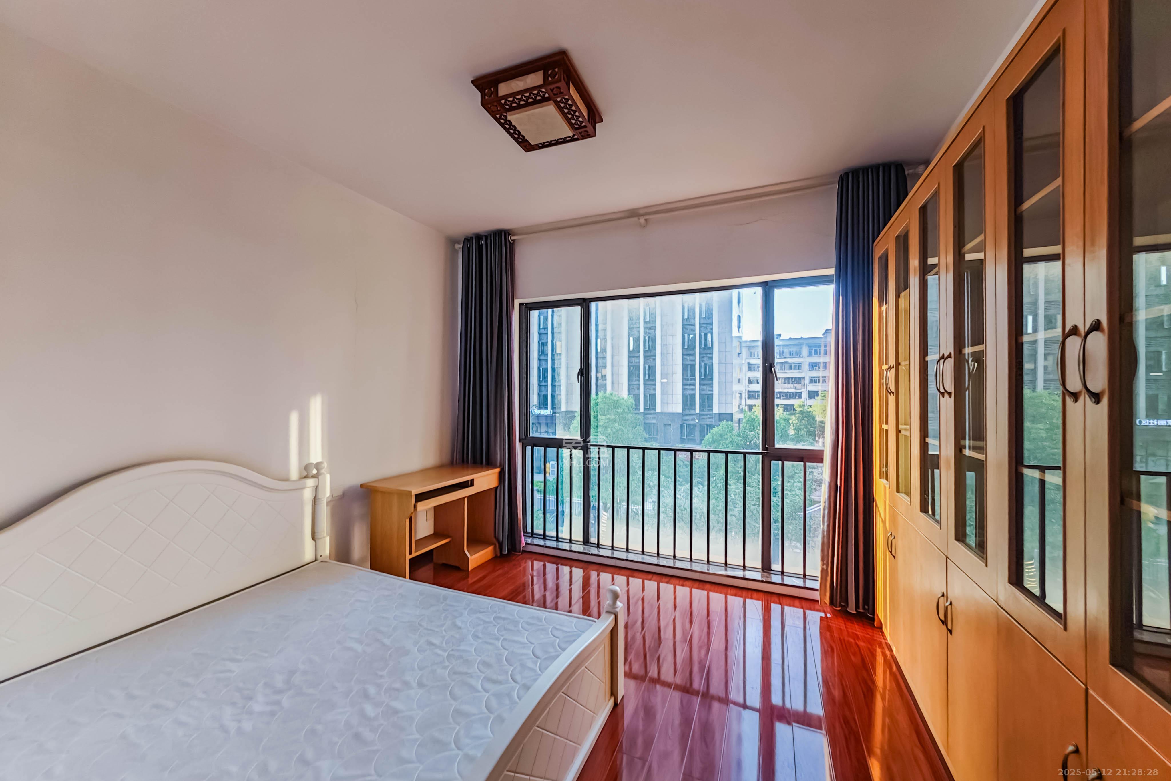 中城丽景香山园 3室2厅2卫 155.0万 中城丽景香山园 3室2厅2卫 155.0万卧室