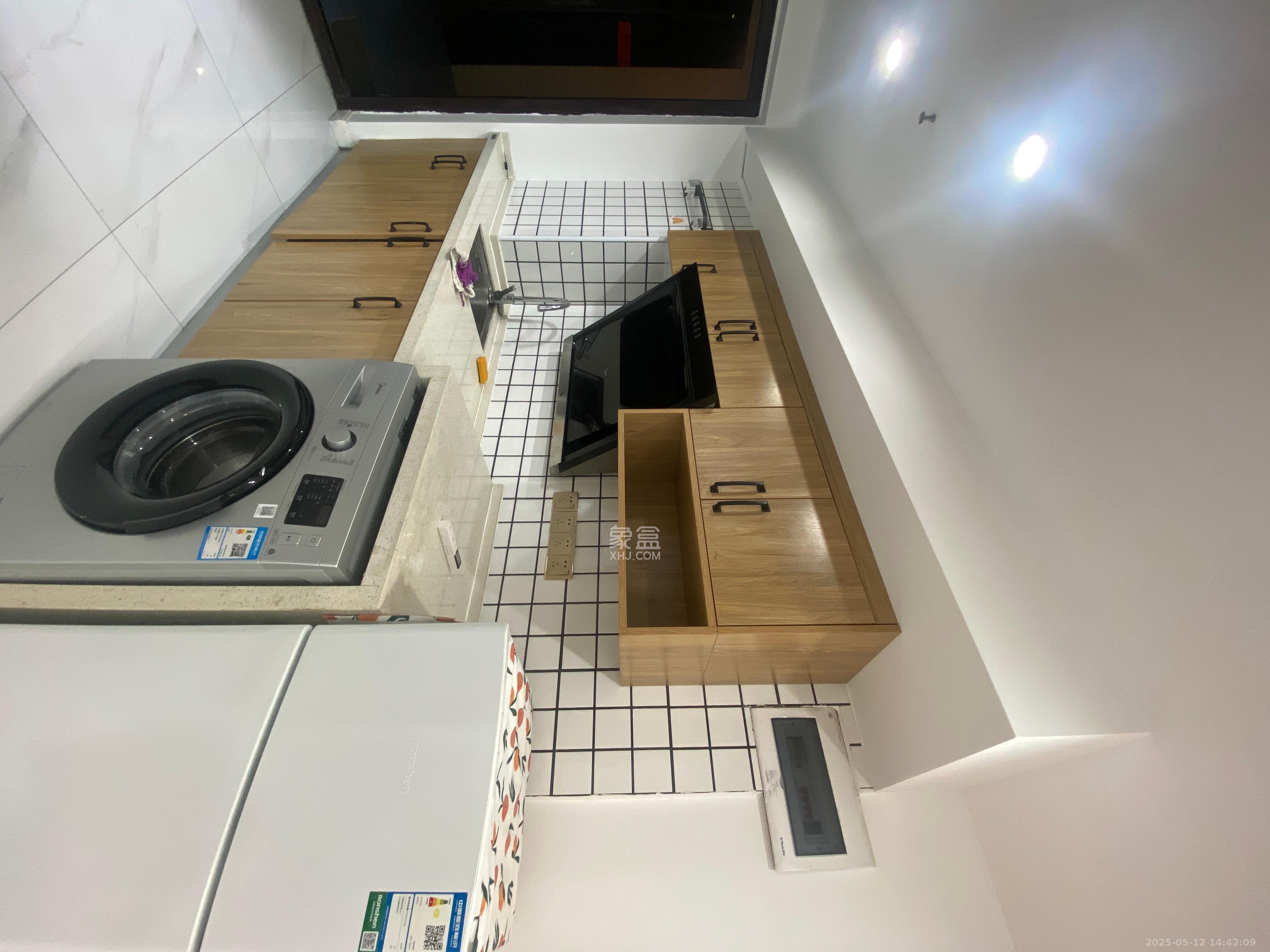 东盈商业广场(华泉城市广场)  1室1厅1卫    2400.0元/月 东盈商业广场(华泉城市广场)  1室1厅1卫    2400.0元/月室内图