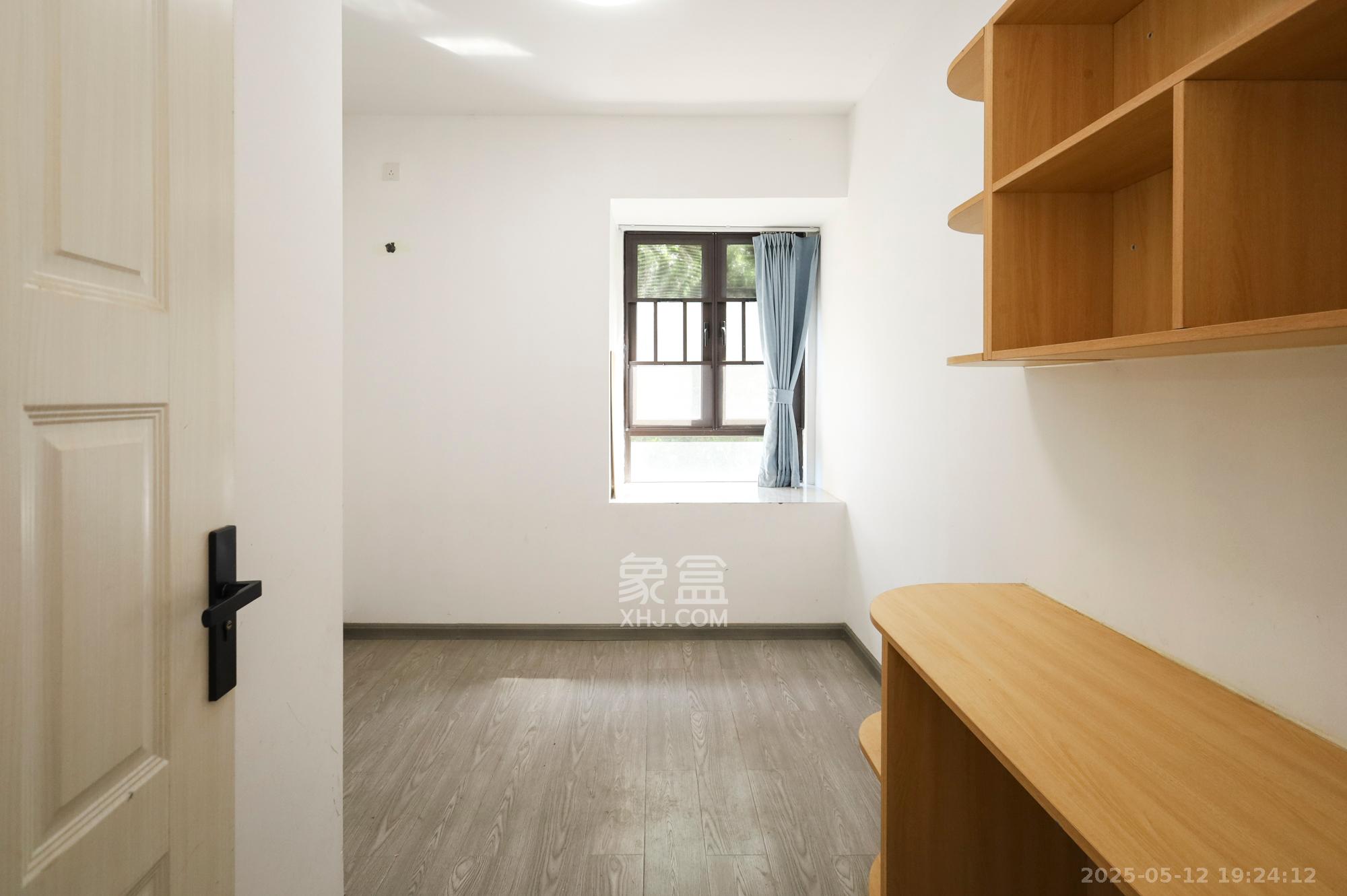 绿地海外滩二期 3室2厅2卫 60.0万 绿地海外滩二期 3室2厅2卫 60.0万卧室