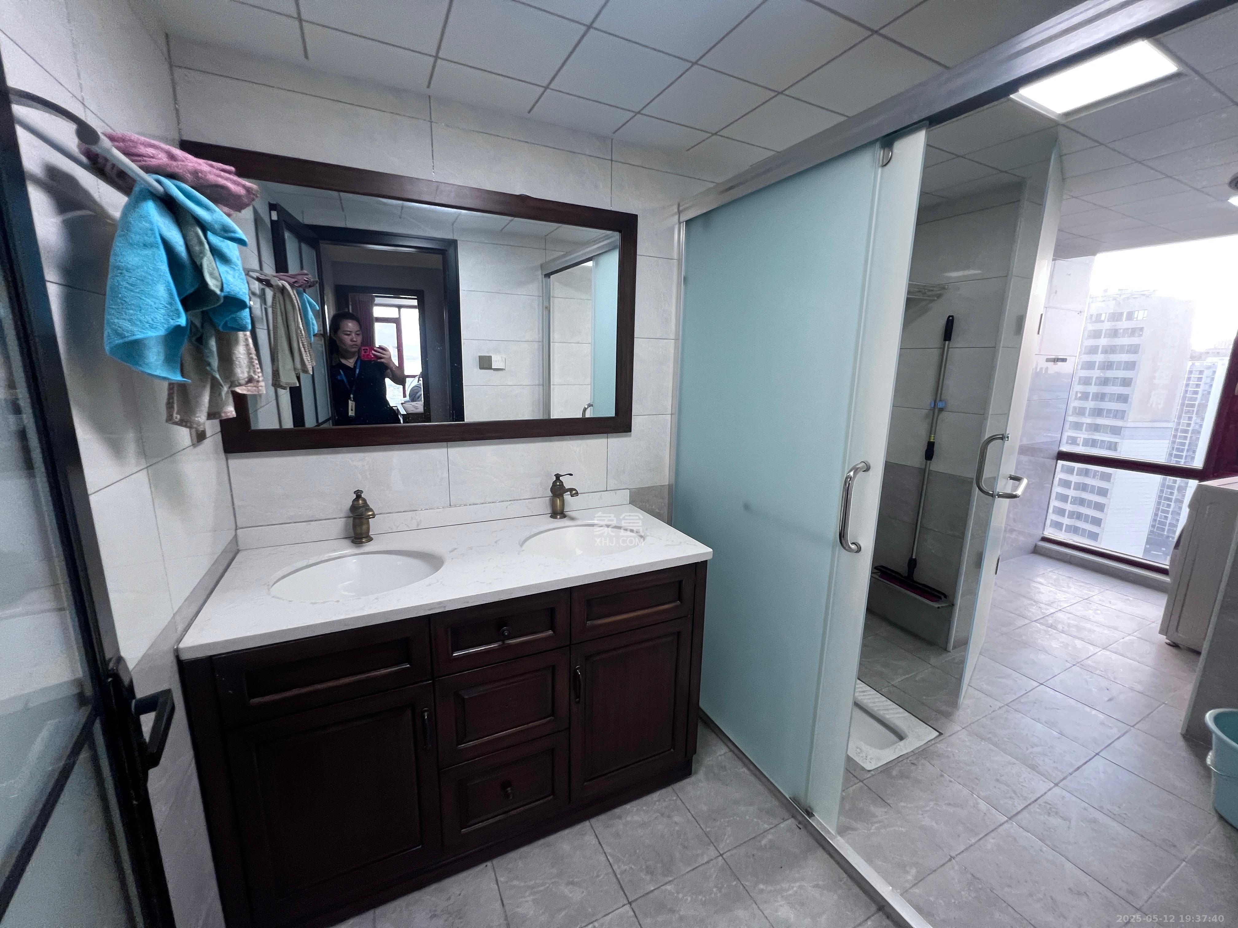 湾田九华湖畔壹号 5室2厅2卫 138.0万 湾田九华湖畔壹号 5室2厅2卫 138.0万客厅