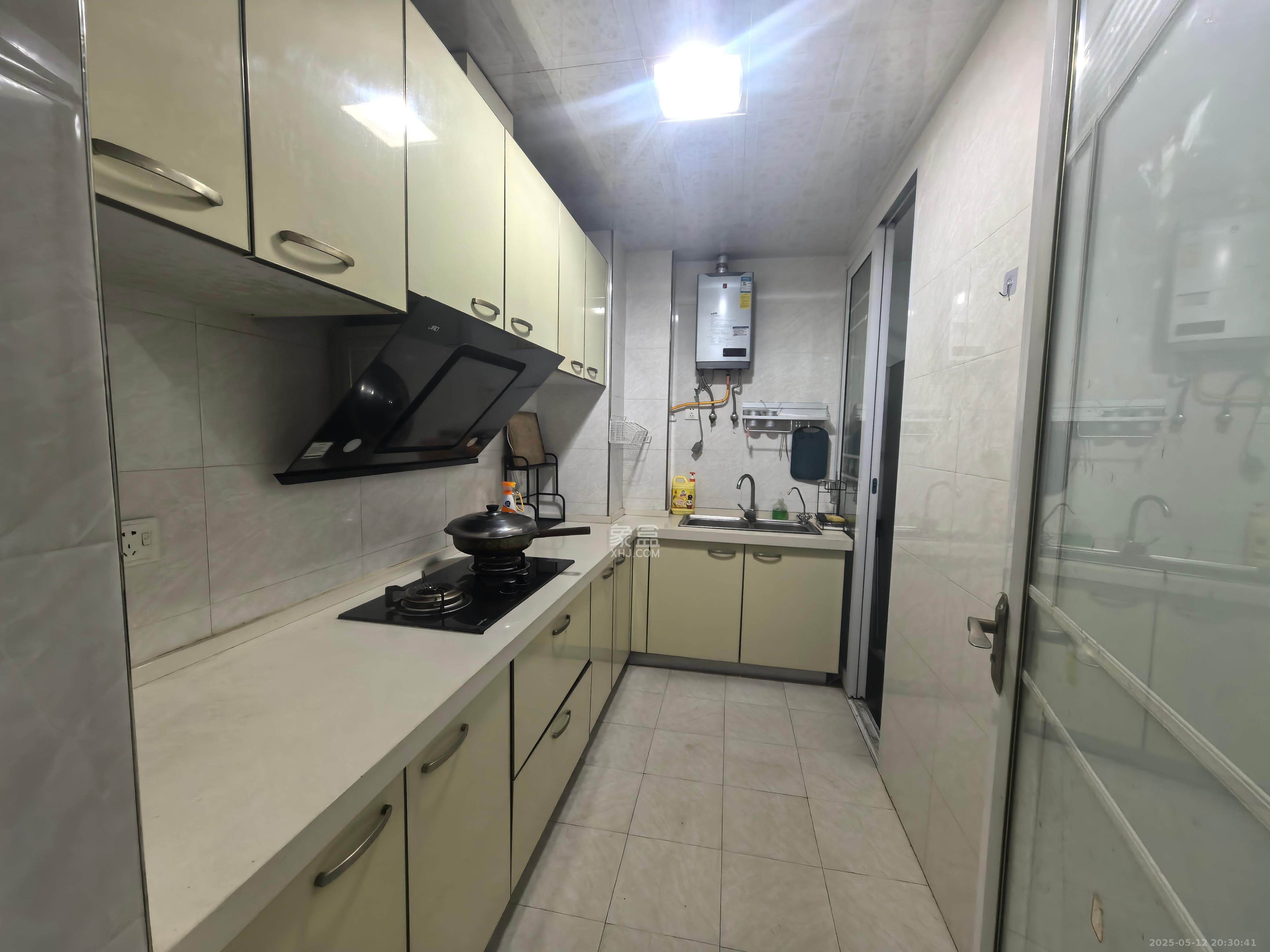 三一街区  3室2厅1卫   1600.00元/月室内图
